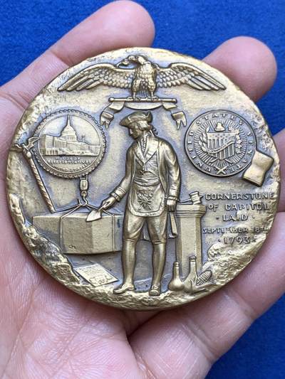 《竞宝斋》第445场 周日，周一，2场连拍 （全场包邮） - 美国国会大厦奠基石铺设纪念大铜章 边铭刻字 直径63mm 重量142g