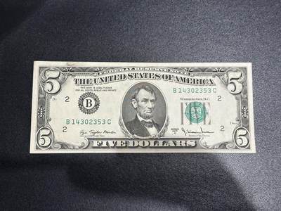 《外钞收藏家》第五百九十二期（精选场）（本平台长期征集拍品、欢迎藏友们联系合作） - 1977年美国小头版5美元 非全新 品相如图