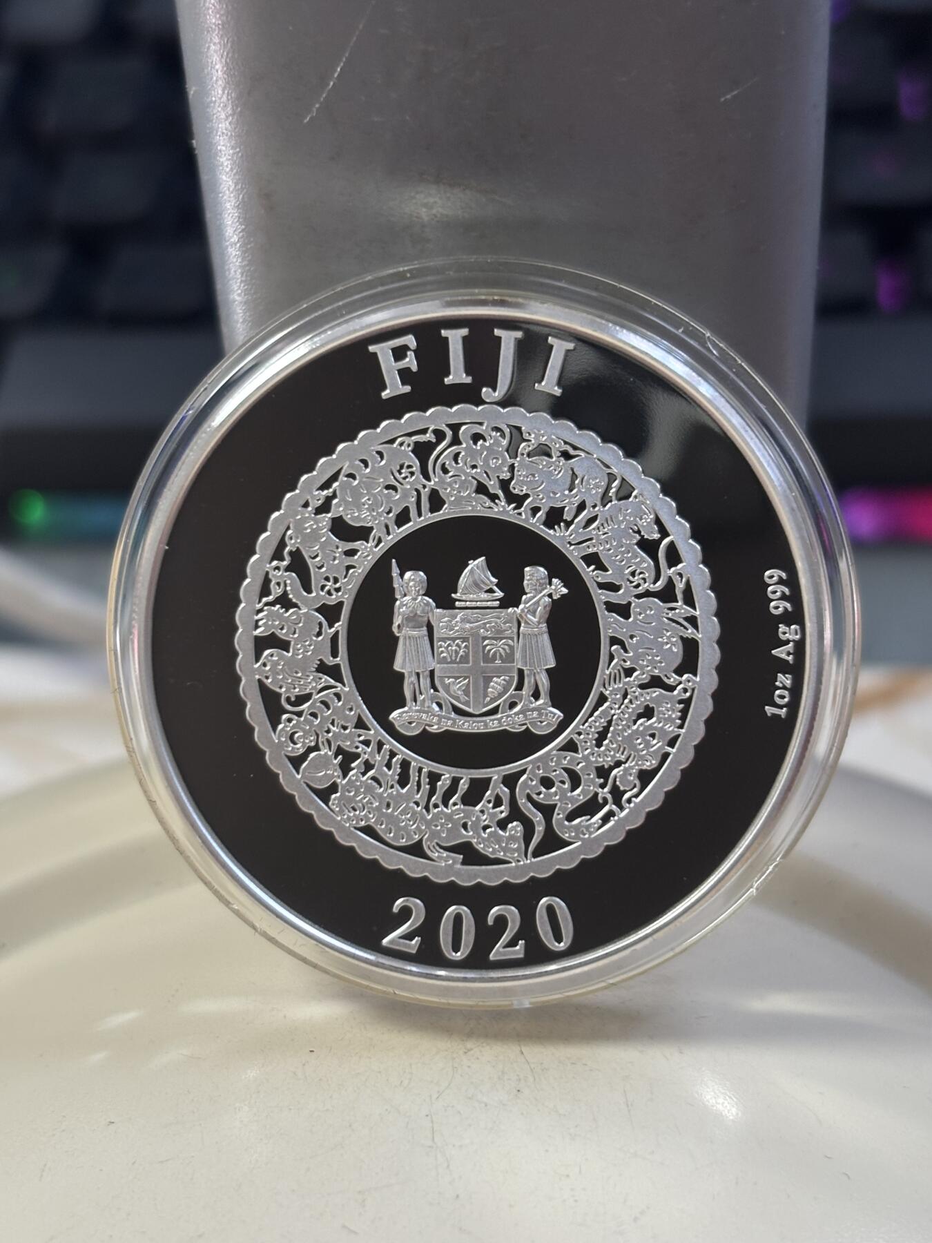 第185期拍卖 斐济2020中国生肖系列鼠年镶嵌天然珍珠镀金1盎司银币，999银，发行8888枚