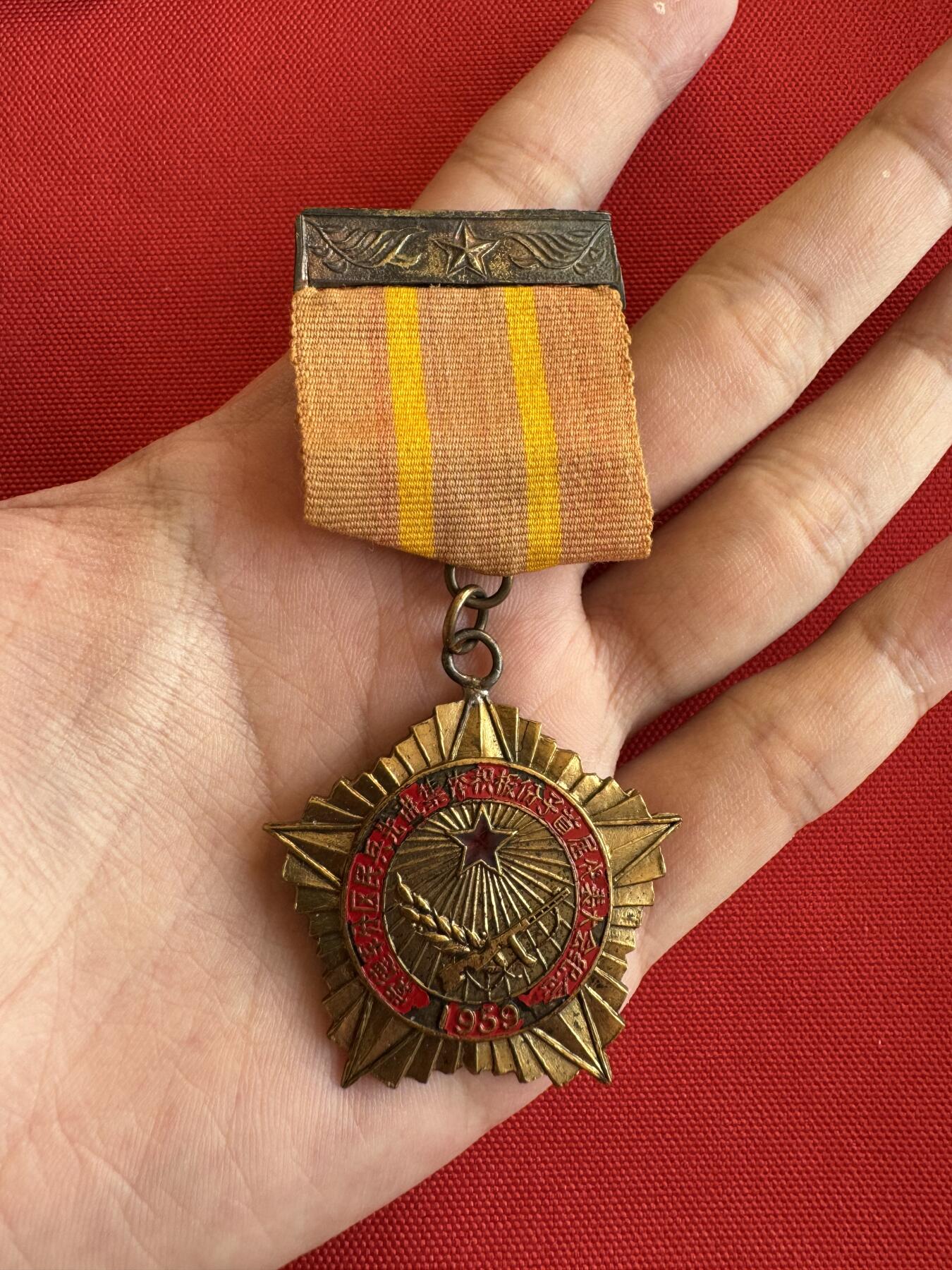 五哥徽章群   9号周二晚上八点4群联拍 铜章