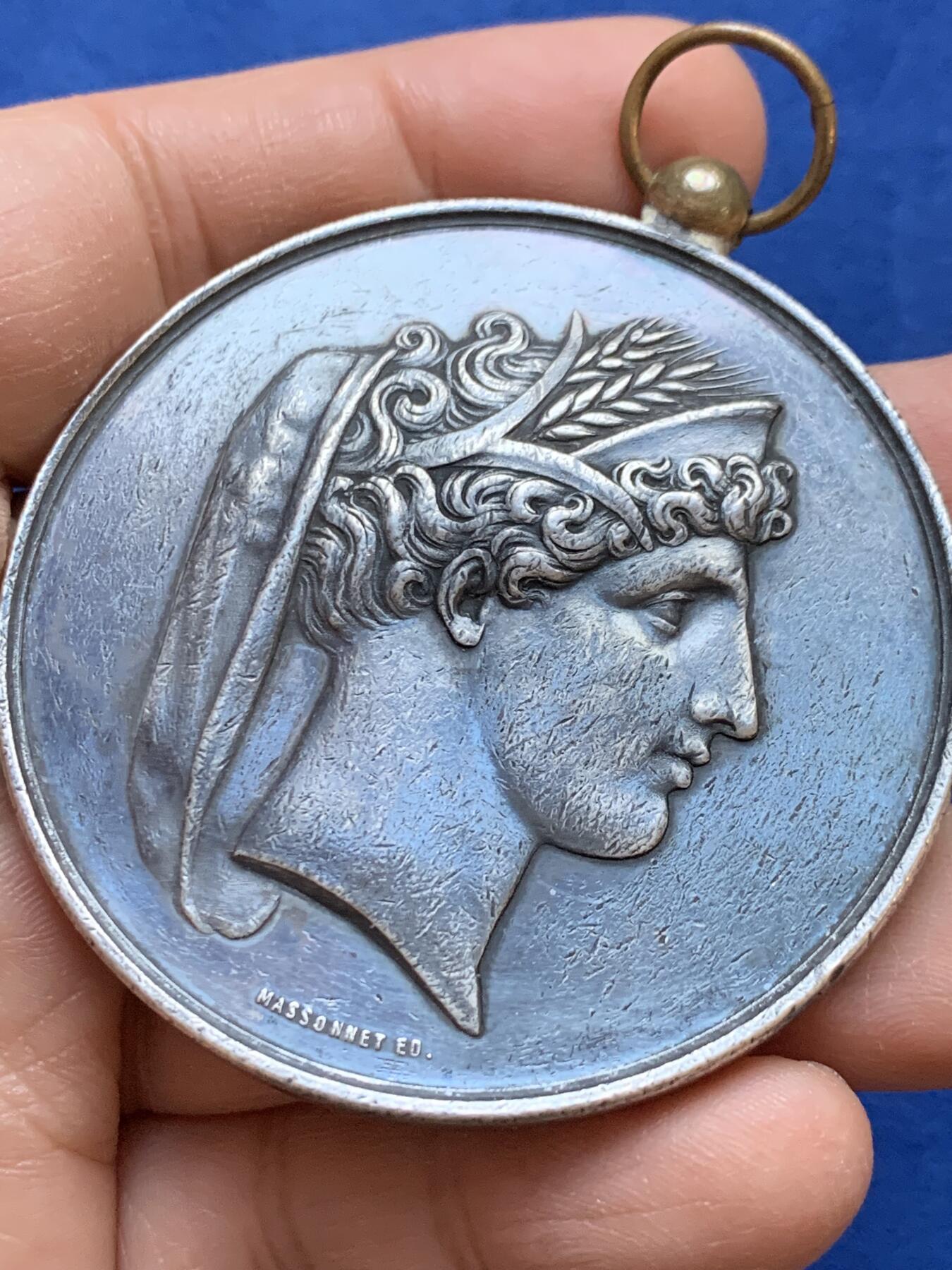 《竞宝斋》第445场 周日，周一，2场连拍 （全场包邮） 法国1880年消防比赛大银章 光边 带环重约87.9克 57.5mm 吊环部分像是铜质后焊接