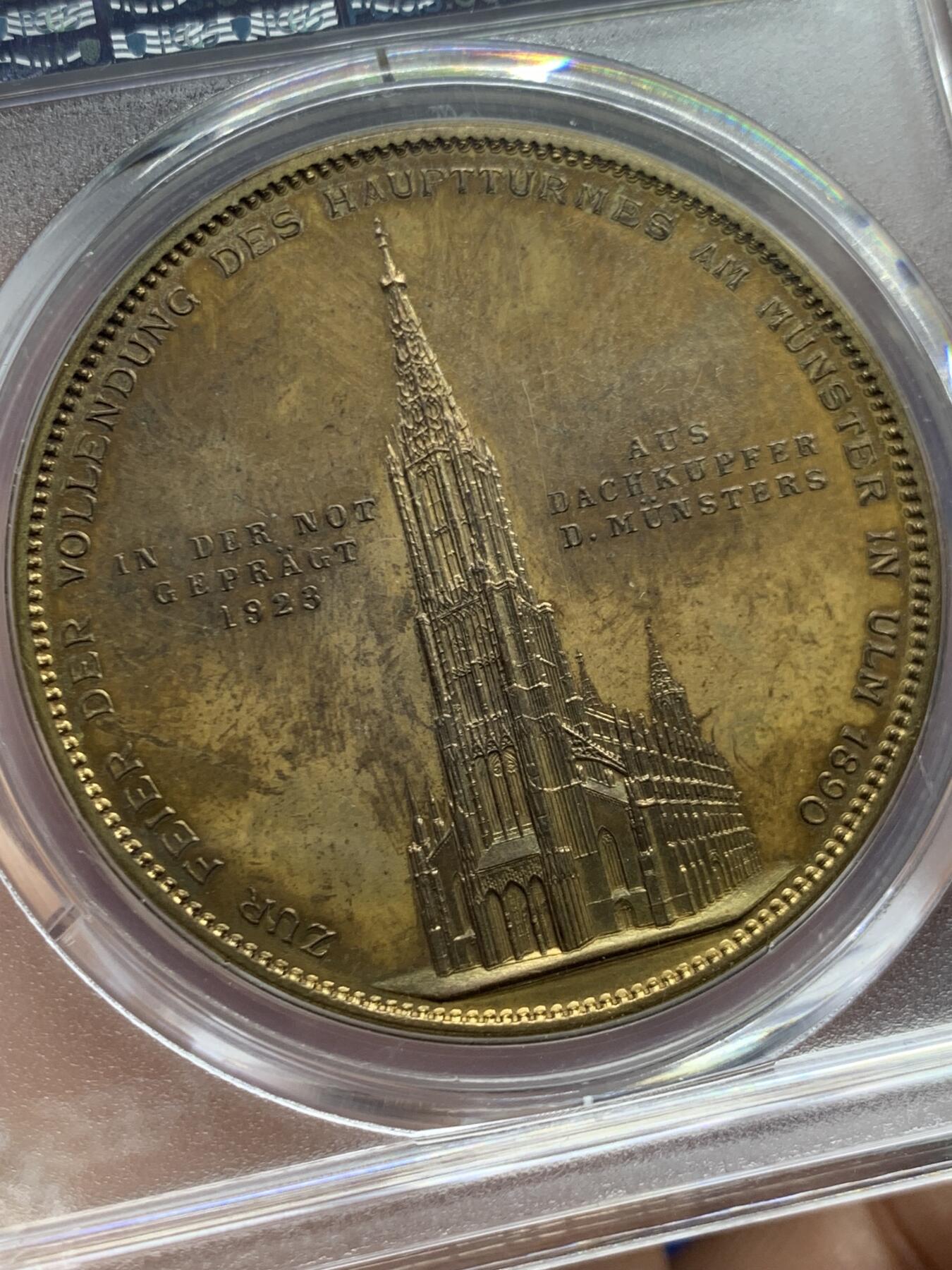《竞宝斋》第445场 周日，周一，2场连拍 （全场包邮） PCGS MS62 德国1923年乌尔姆教堂修复纪念镀金铜章 镀金层保留的很不错 一面和教堂泰勒同款 PL底板 状态非常好