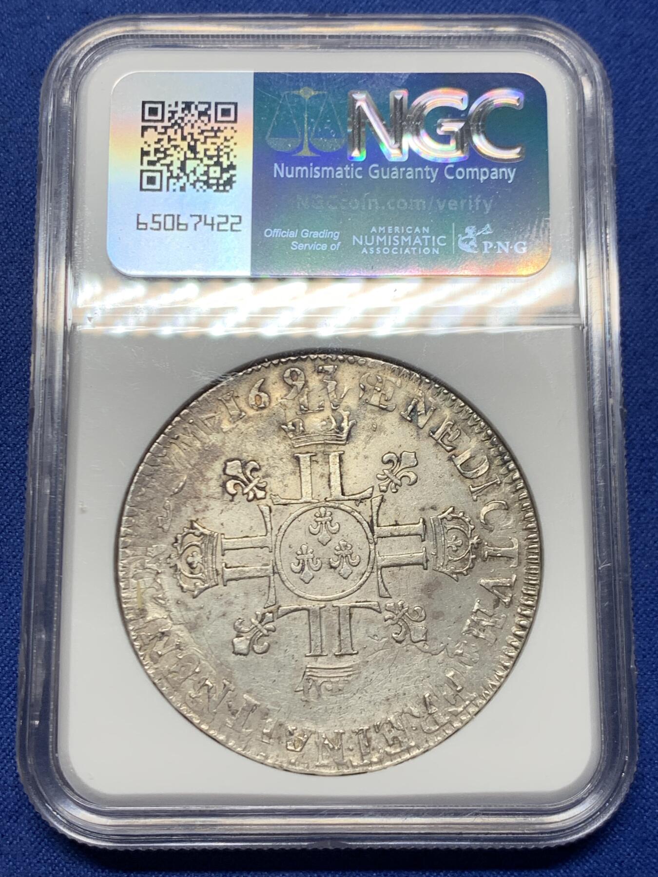 《竞宝斋》第445场 周日，周一，2场连拍 （全场包邮） NGC AUD 1693年法国路易十四1埃居大银币  正面肖像打制的极美，头发丝都能数得清，在这个基本都是复打烂品相的品种里绝对属于顶级的，光泽也很好。