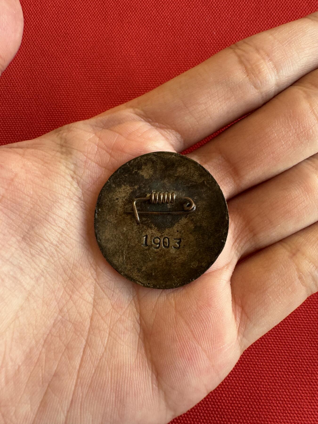 五哥徽章群   9号周二晚上八点4群联拍 铜章