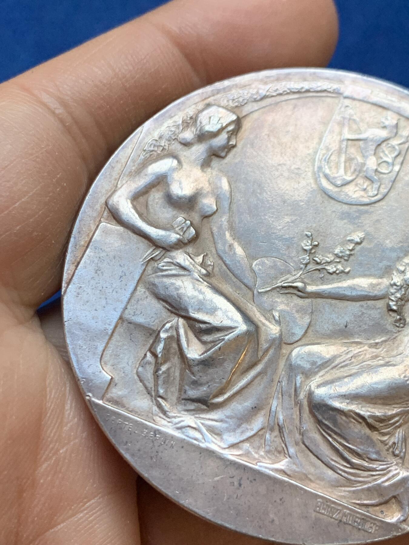 《竞宝斋》第445场 周日，周一，2场连拍 （全场包邮） 德国1904年杜塞尔多夫艺术和园艺展览会纪念大银章 65.15克 55.2mm