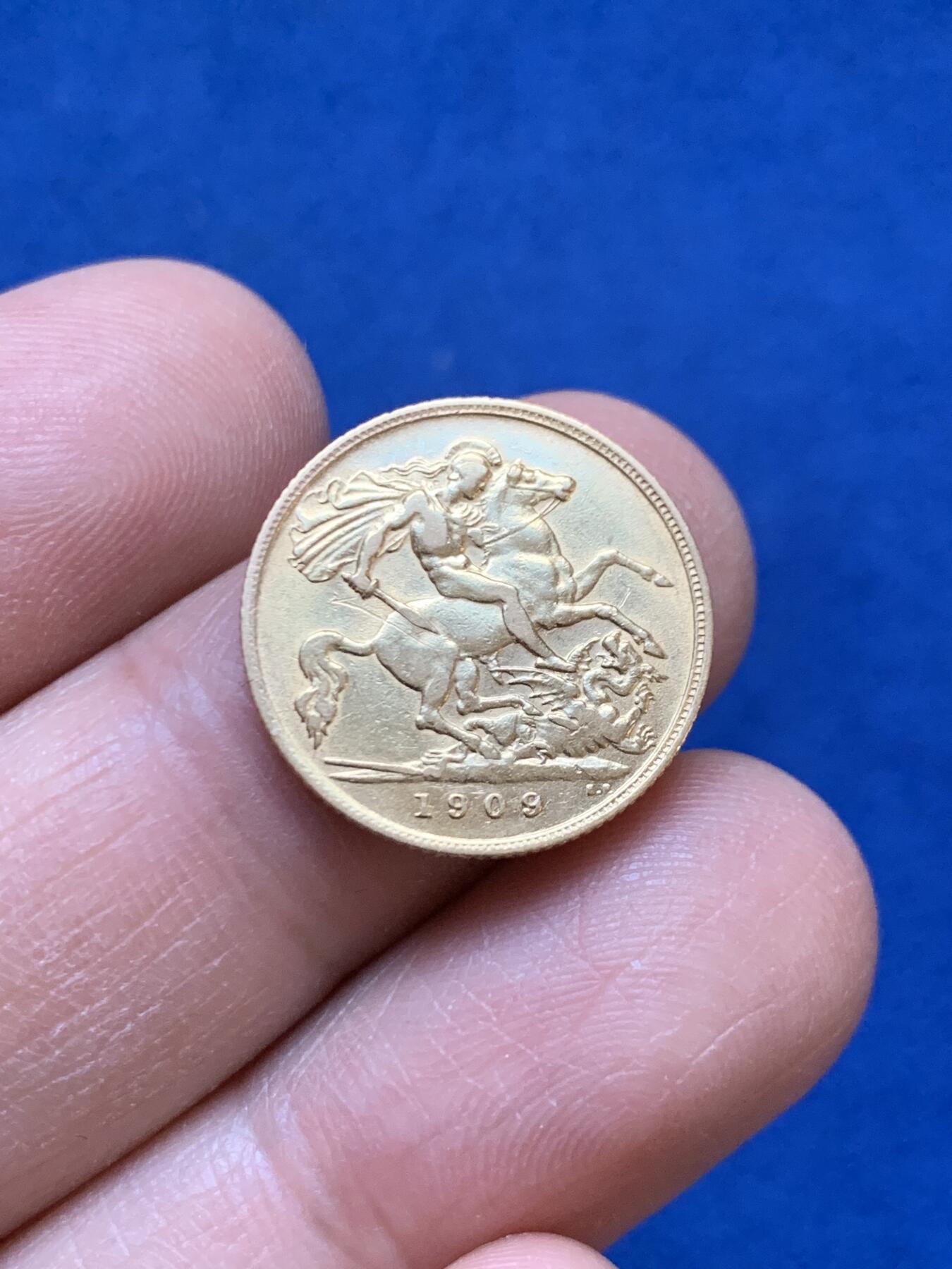 《竞宝斋》第445场 周日，周一，2场连拍 （全场包邮） 英国1909年爱德华七世1/2索维林金币 9167金 3.96克 细节见图