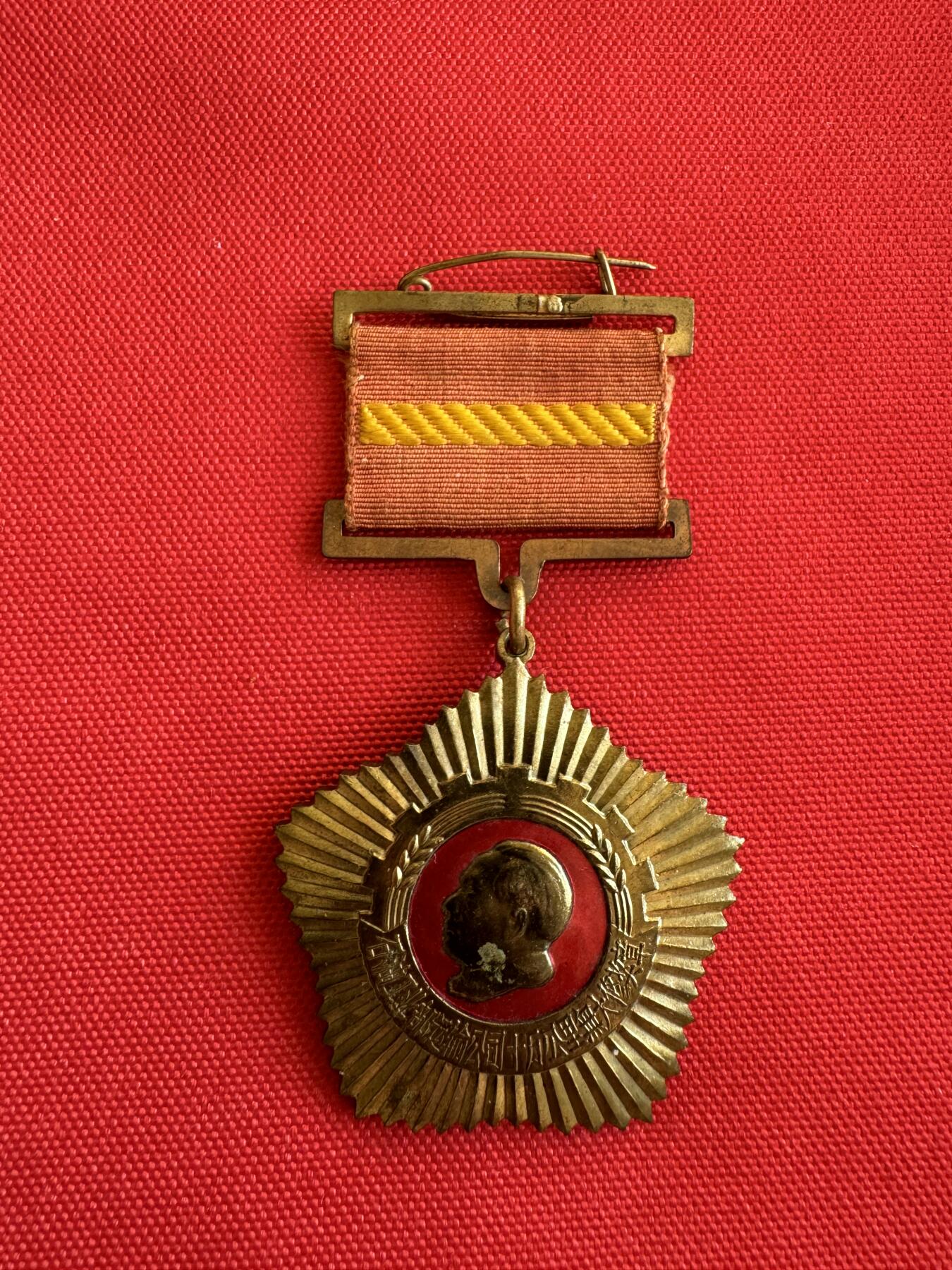 五哥徽章群   9号周二晚上八点4群联拍 铜章