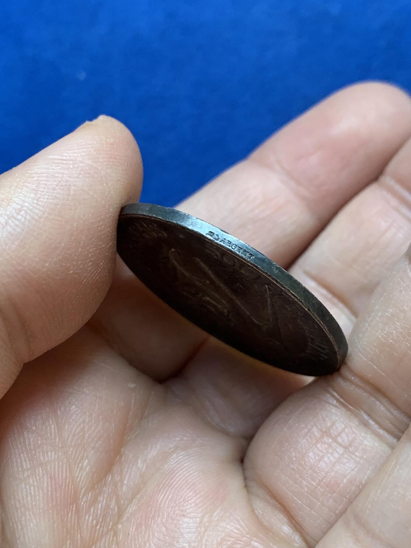 《竞宝斋》第445场 周日，周一，2场连拍 （全场包邮） 法国中央建筑师协会纪念银章 正面头戴城市建筑皇冠的女神 14.6克 33.5mm 丰饶角银标