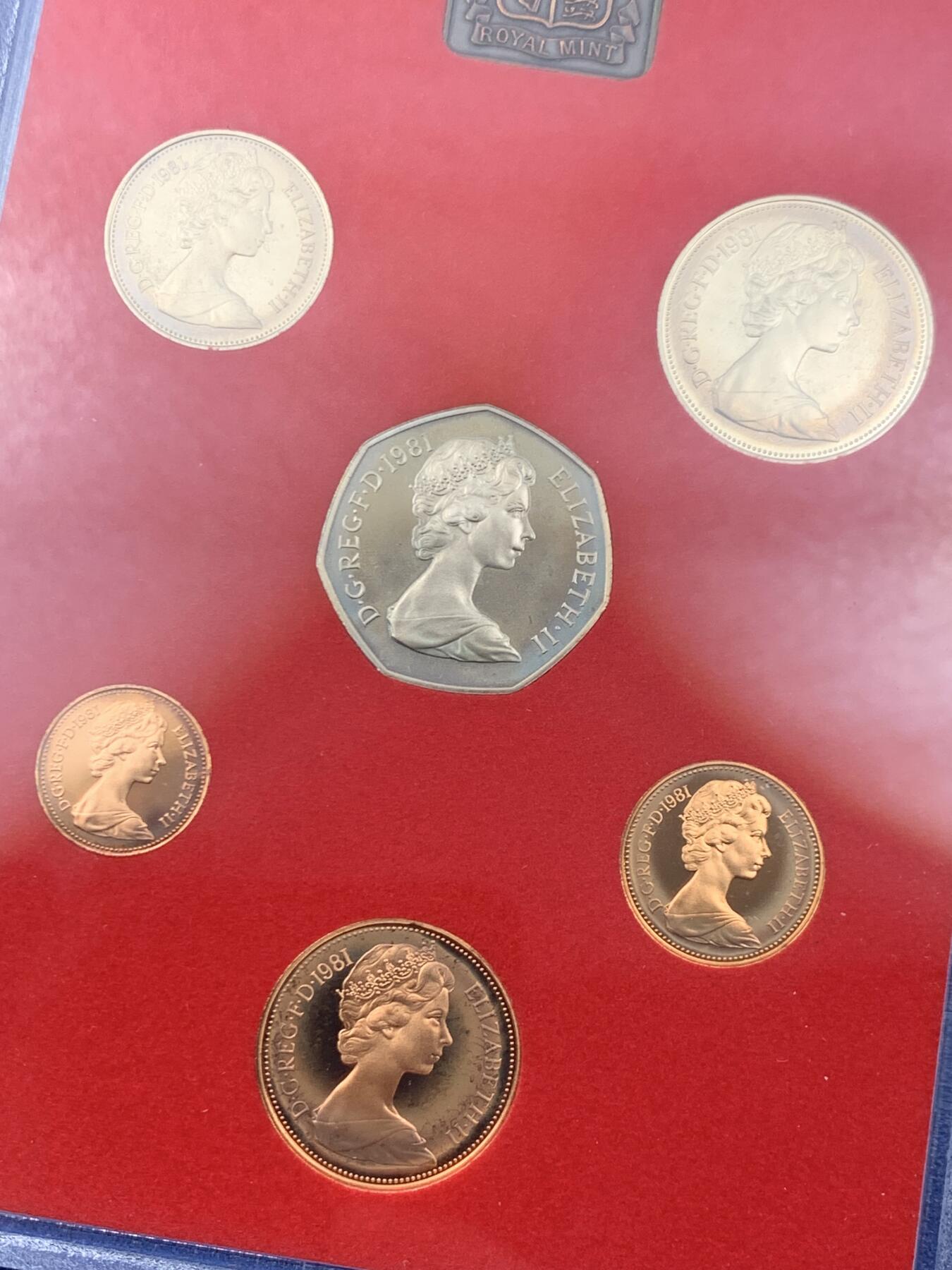 《竞宝斋》第445场 周日，周一，2场连拍 （全场包邮） 英国1981年精制套币 6枚币和1枚章 少见 状态很美