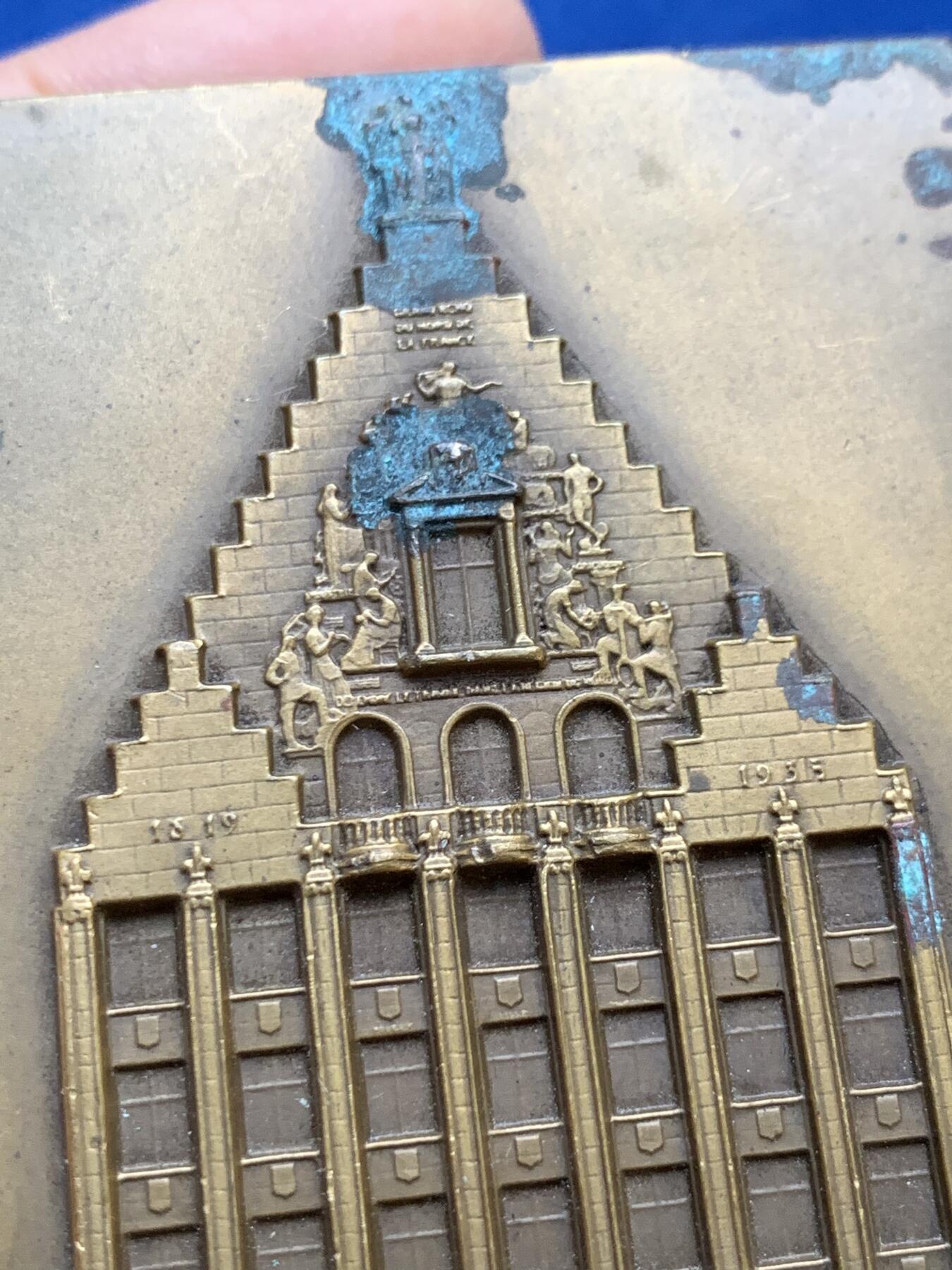 《竞宝斋》第445场 周日，周一，2场连拍 （全场包邮） 法国方形大铜章，重186.5克，直径52.5*80.8mm，作者Soubricas