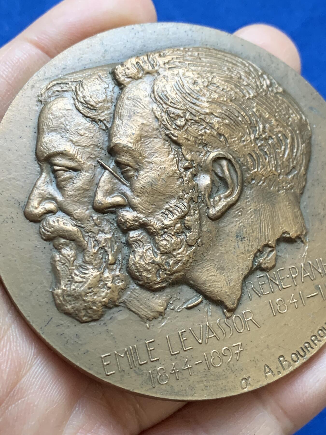 《竞宝斋》第445场 周日，周一，2场连拍 （全场包邮） 法国汽车行业先驱-埃米尔•莱瓦索和潘哈德大铜章 直径67mm 重量176.6g 丰饶角铜标