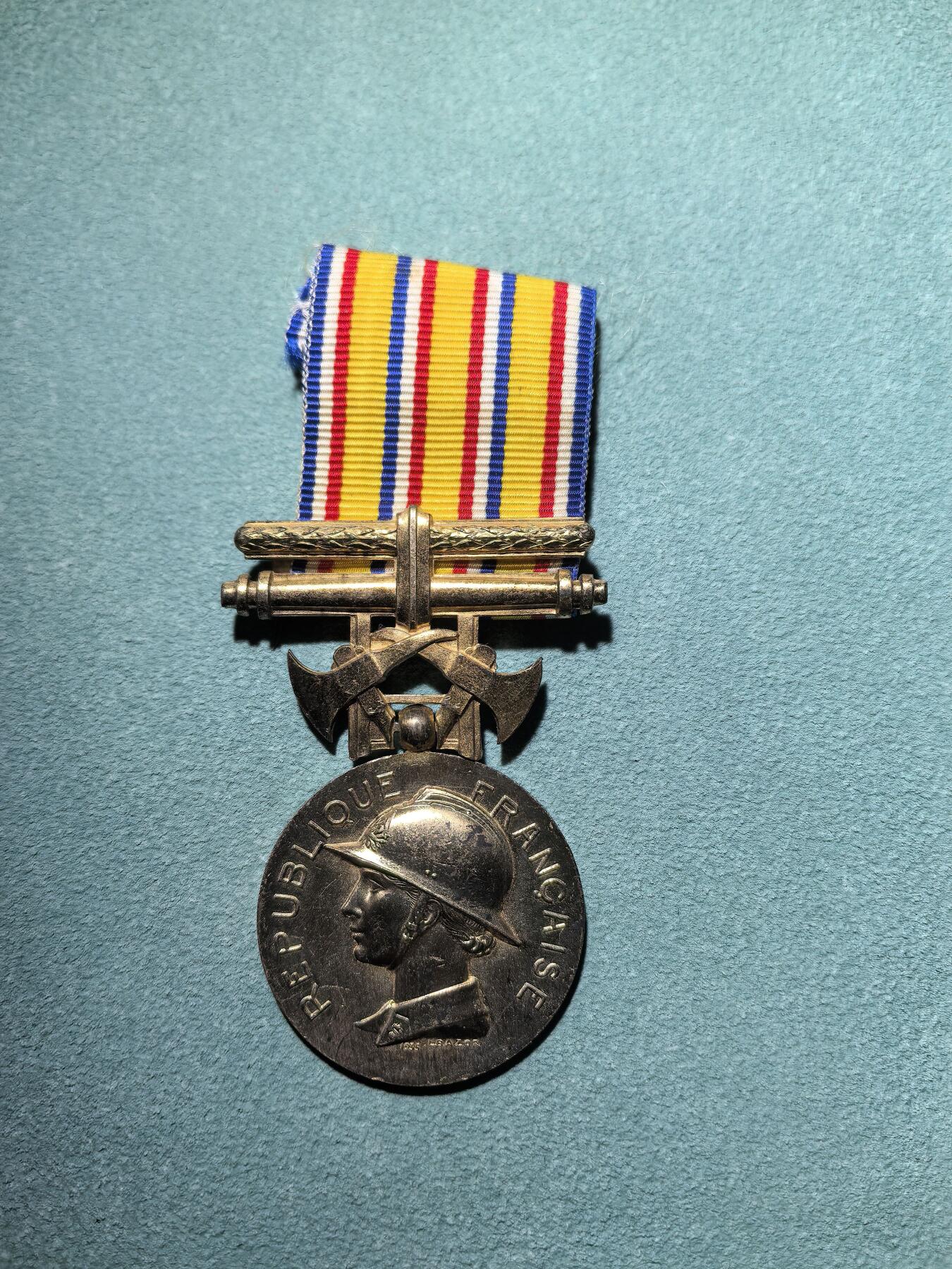 盛世勋华——号角文化勋章邮票专场拍卖第292期 法国一级消防功绩奖章 带有金色勋饰 925银带银标