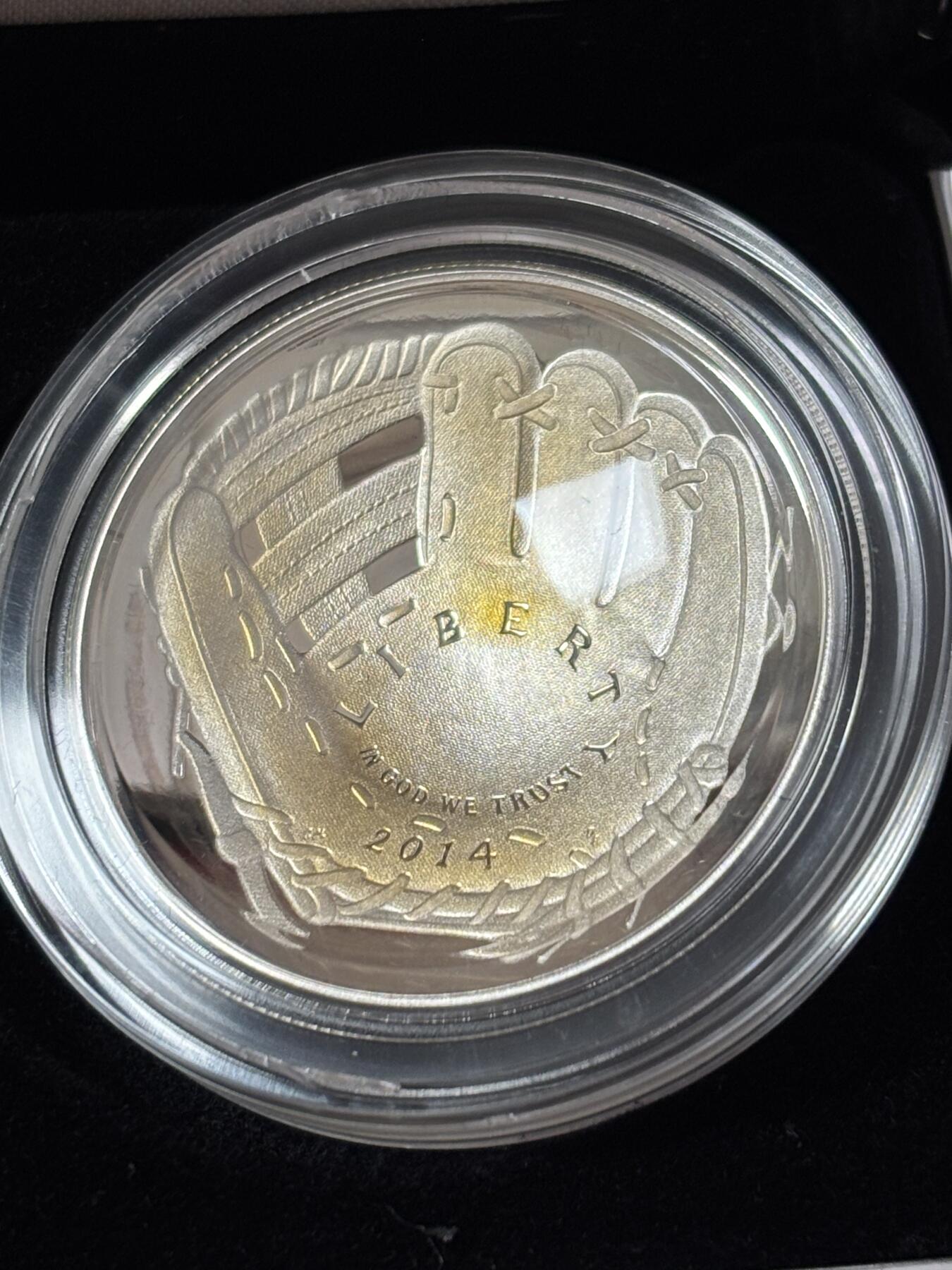 第185期拍卖 获奖美国2014年棒球名人堂75周年弧面曲面银币，26.73克，900银，有氧化