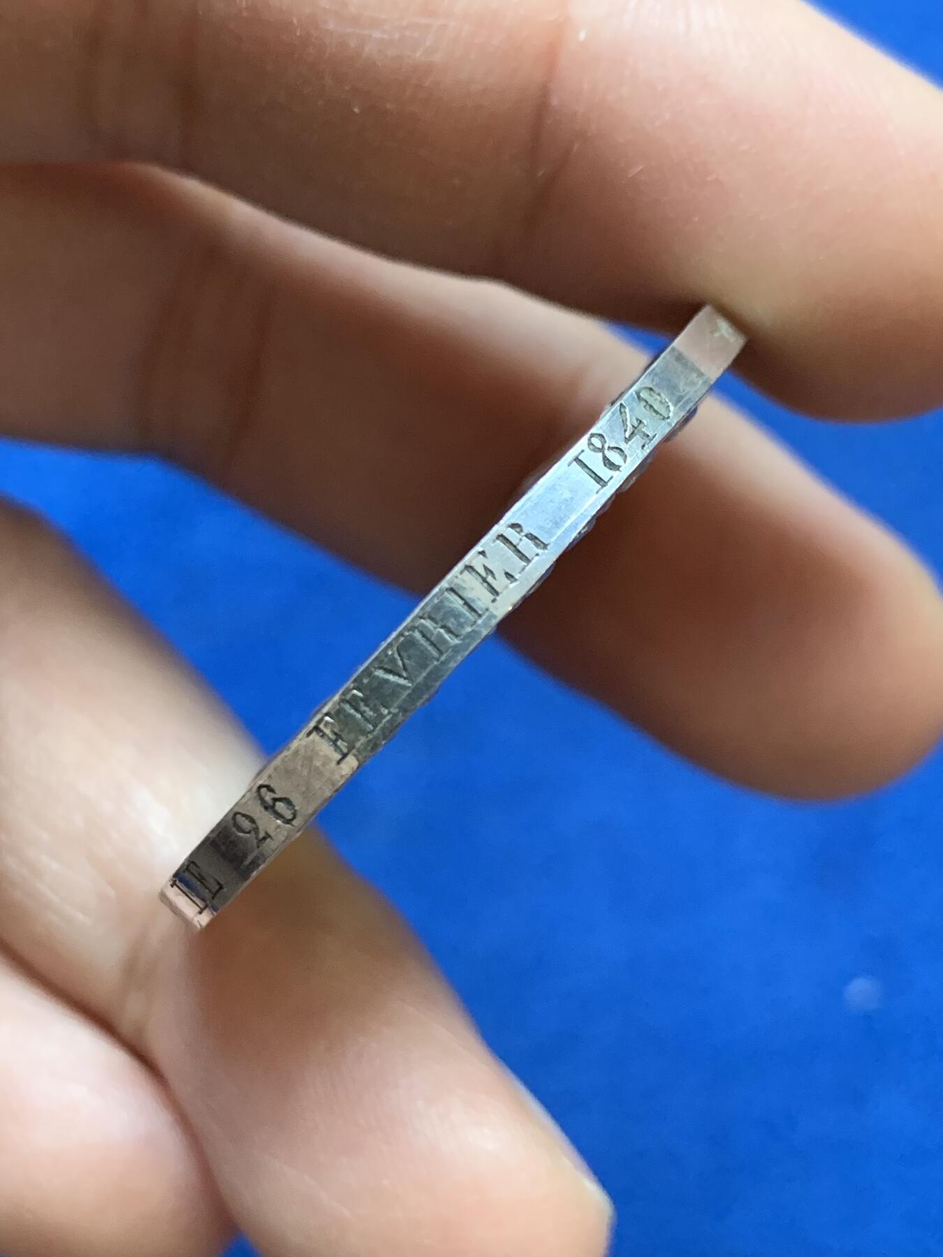 《竞宝斋》第445场 周日，周一，2场连拍 （全场包邮） 法国银质婚章 1840 神灯边铭 21.15克 36mm 边铭周圈刻字 背面花体字漂亮