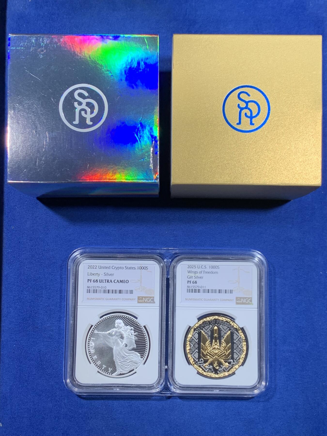 《竞宝斋》第445场 周日，周一，2场连拍 （全场包邮） 两枚一组 NGC PF68UC 美国2022年自由女神与神兽1000聪精制纪念加密货币（1盎司，999银，盒证齐全，发行量2千枚）个人认为该系列之中最美的女神化身银币 + NGC PF68 美国2025年乌克兰自由之翼镀金钌化纪念加密货币-1000聪（1盎司，999银，盒证齐全，发行量2千枚）个人认为该系列之中最精美复杂采取钌化加镀金工艺的银币