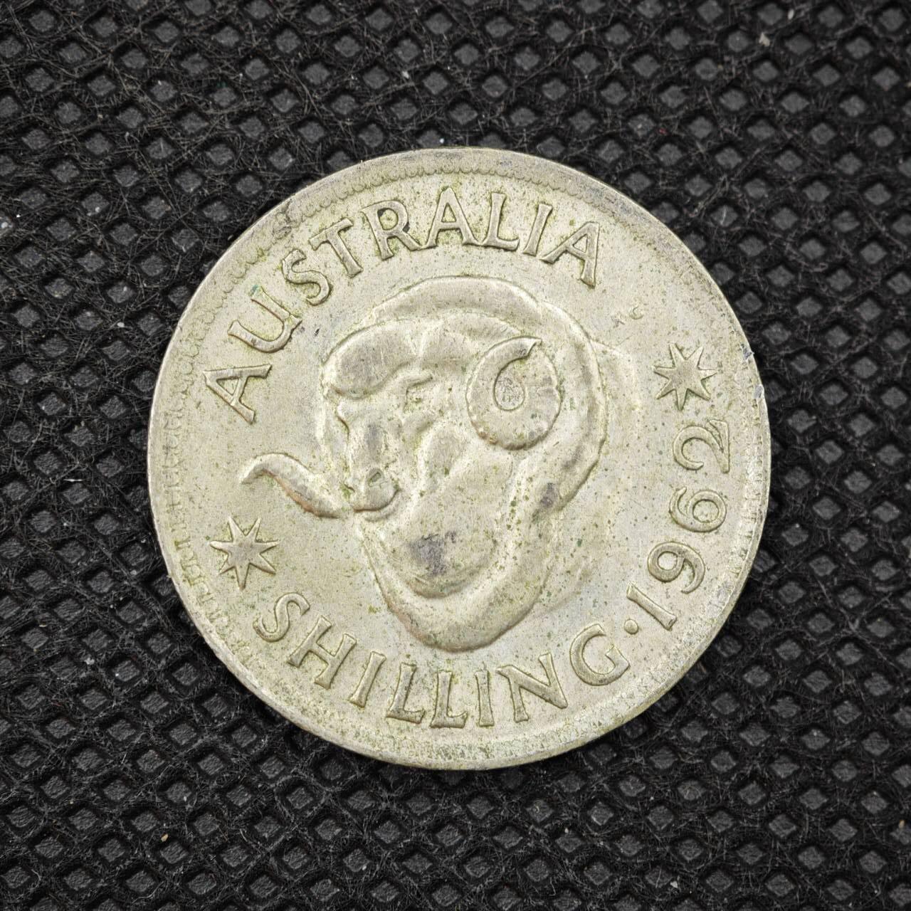 【淘币小摊】限时拍第八百二十四拍  小银币场  满百包邮可预留两周  周一统一发货         澳大利亚1962年伊丽莎白二世一先令银币