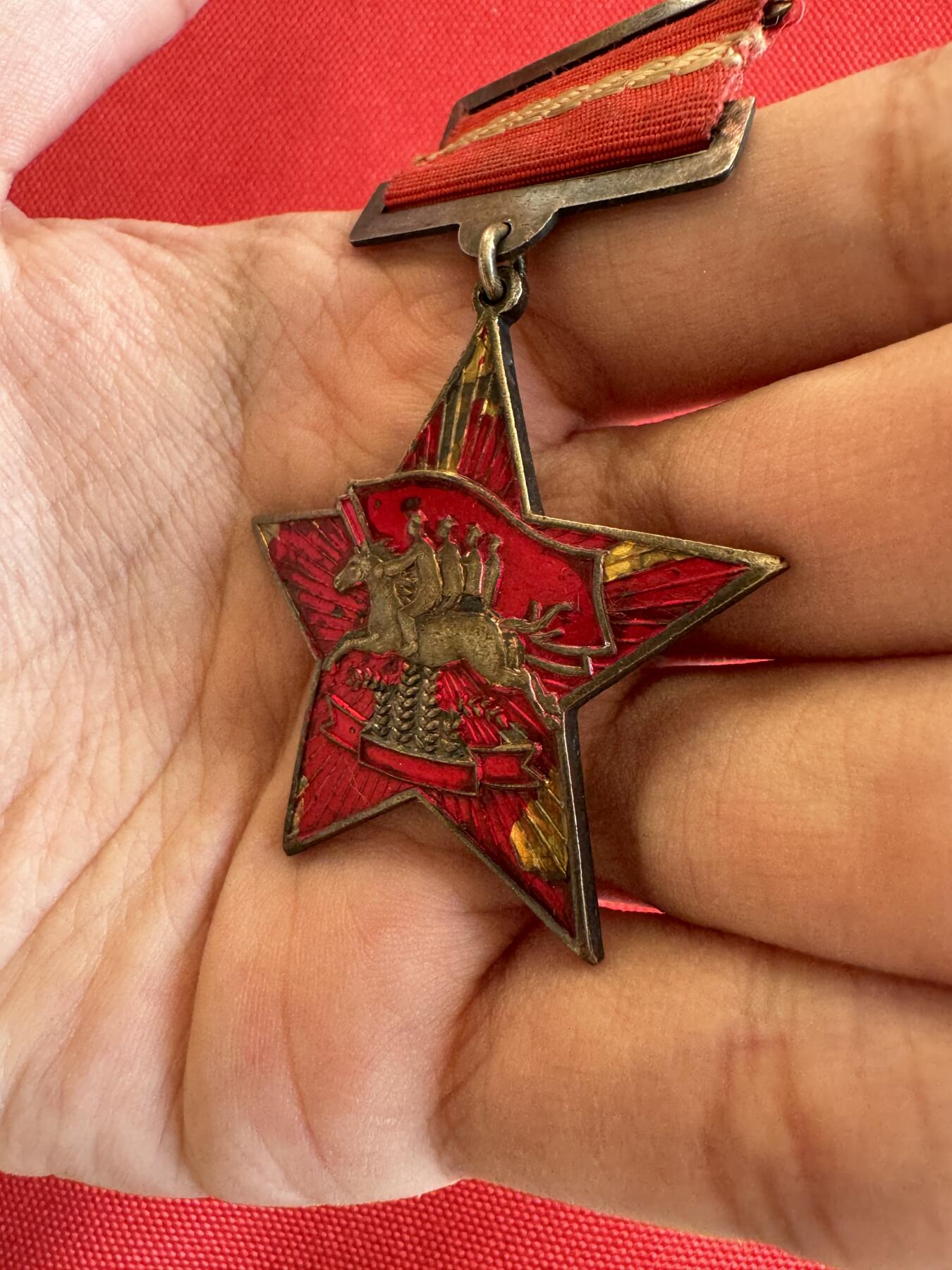 五哥徽章群   9号周二晚上八点4群联拍 银章