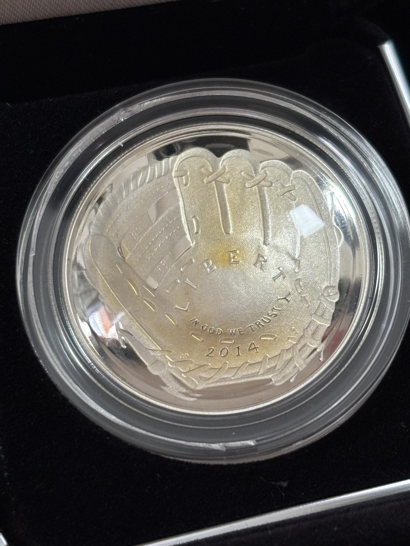 第185期拍卖 获奖美国2014年棒球名人堂75周年弧面曲面银币，26.73克，900银，有氧化