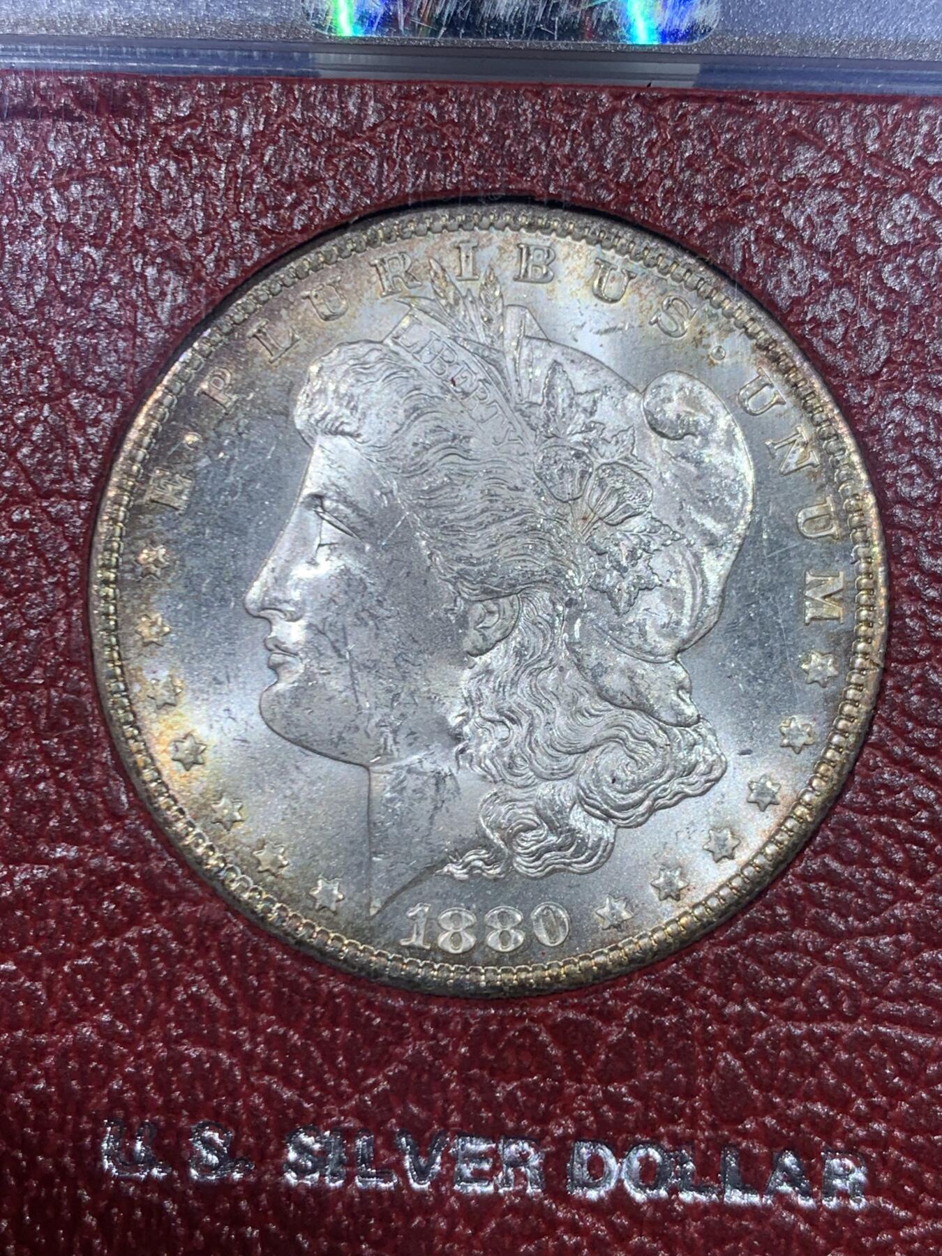 《竞宝斋》第445场 周日，周一，2场连拍 （全场包邮） NGC MS63 美国 1880年 1美元 摩根银币 正宗“Redfield派拉蒙”集藏原盒 国内极其少见 环彩包浆