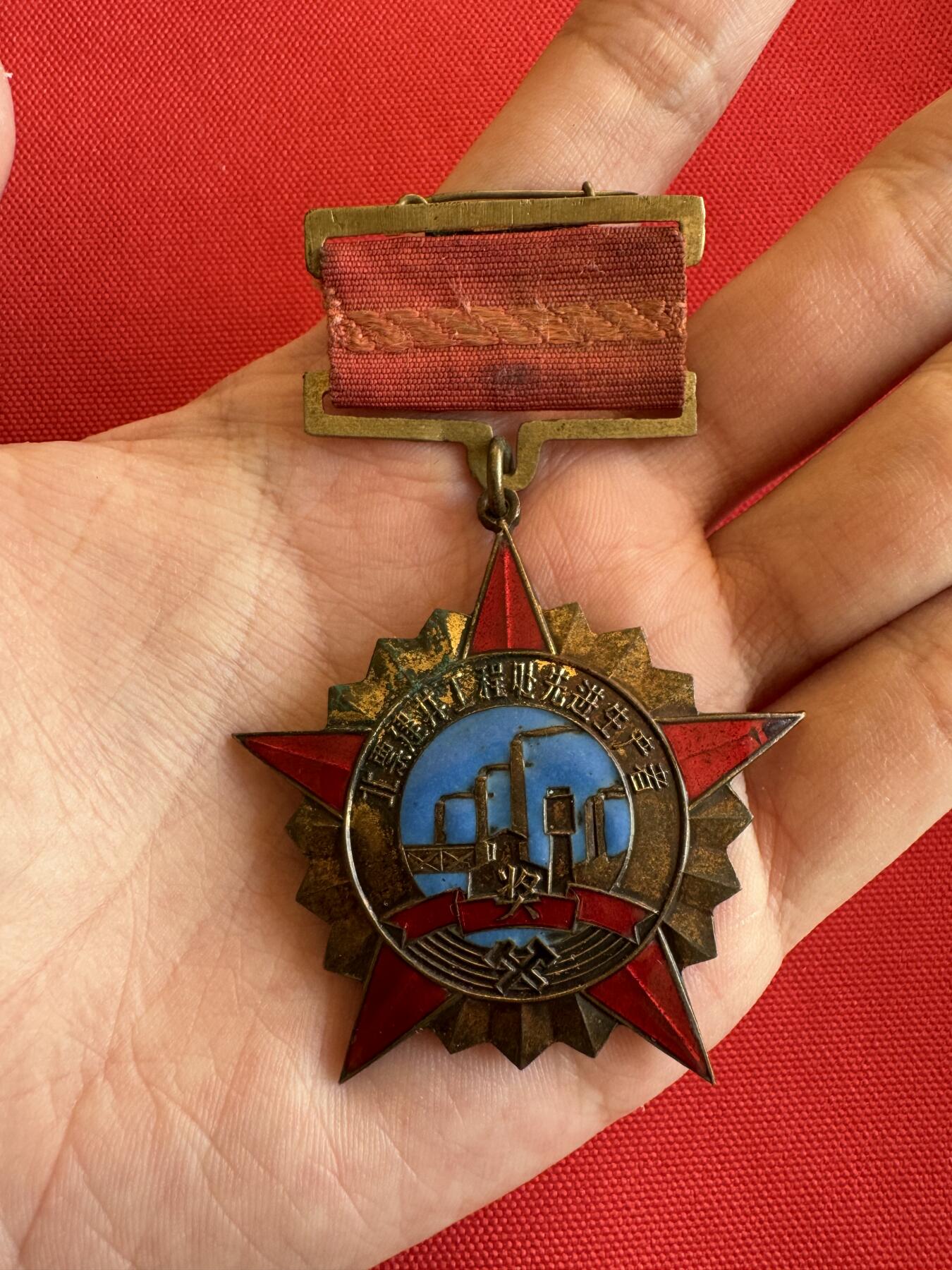 五哥徽章群   9号周二晚上八点4群联拍 铜章