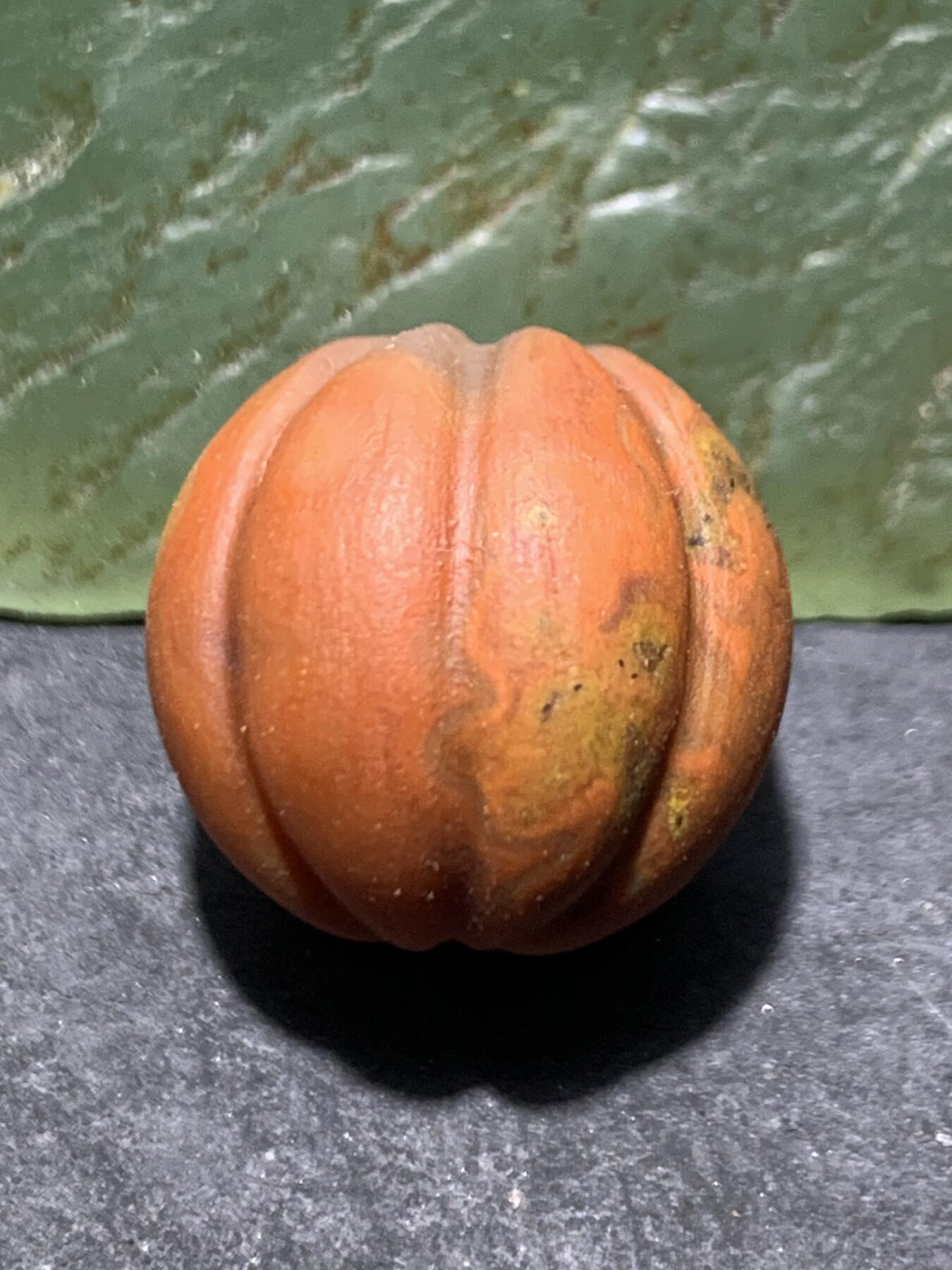 精美亚光冰飘战国红玛瑙手工雕刻瓜珠一颗！