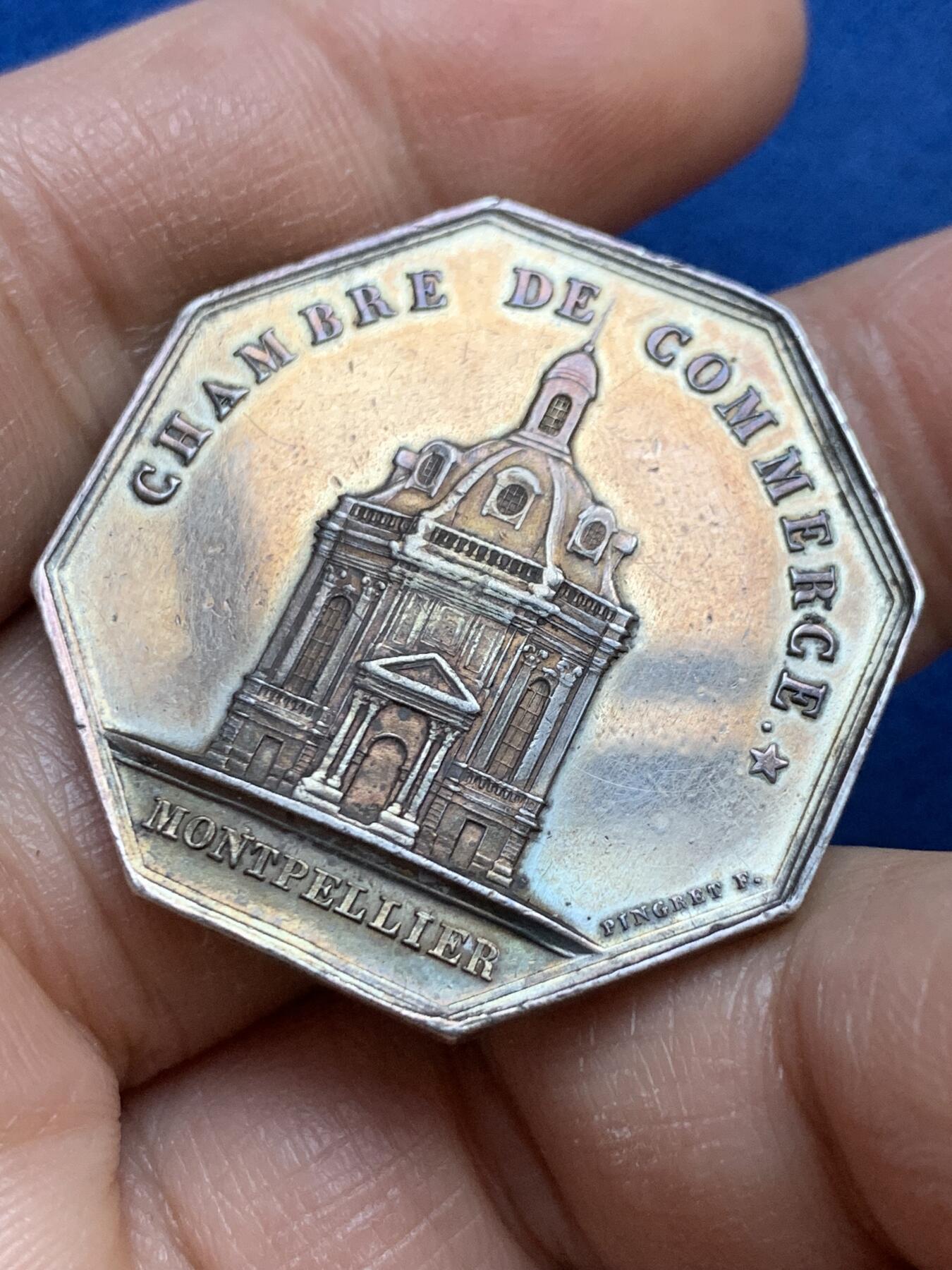 《竞宝斋》第445场 周日，周一，2场连拍 （全场包邮） 法国1860-1879年蒙彼利埃商会八角银质代币 正面小楼很精致，16.3克，33.5mm，蜜蜂银标。