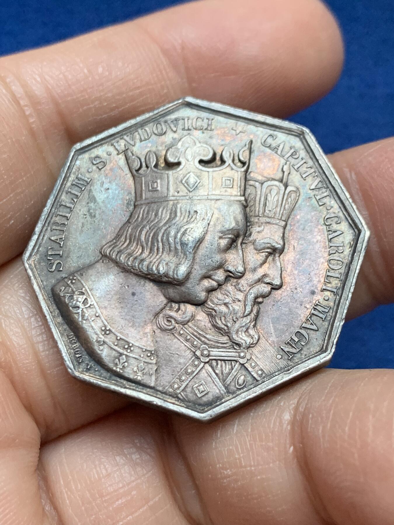 《竞宝斋》第445场 周日，周一，2场连拍 （全场包邮） 法国1844年勒阿弗尔公证人工会八角银质代币 手指银标 20.75克 33.8mm