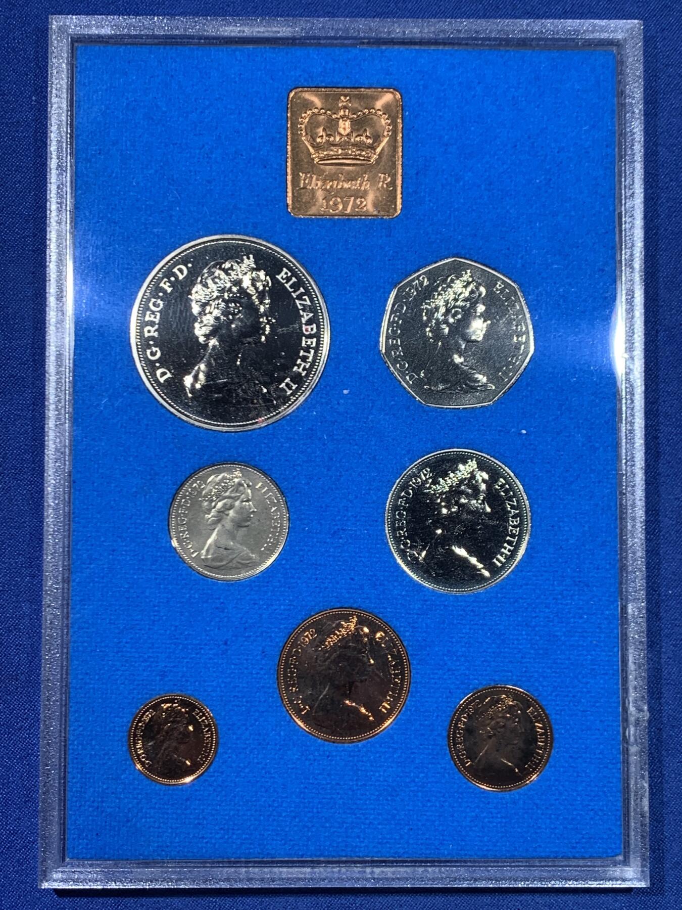 《竞宝斋》第445场 周日，周一，2场连拍 （全场包邮） 英国1972年精制套币 7枚币和1枚章 包含女王银婚精制克朗纪念币 状态挺美