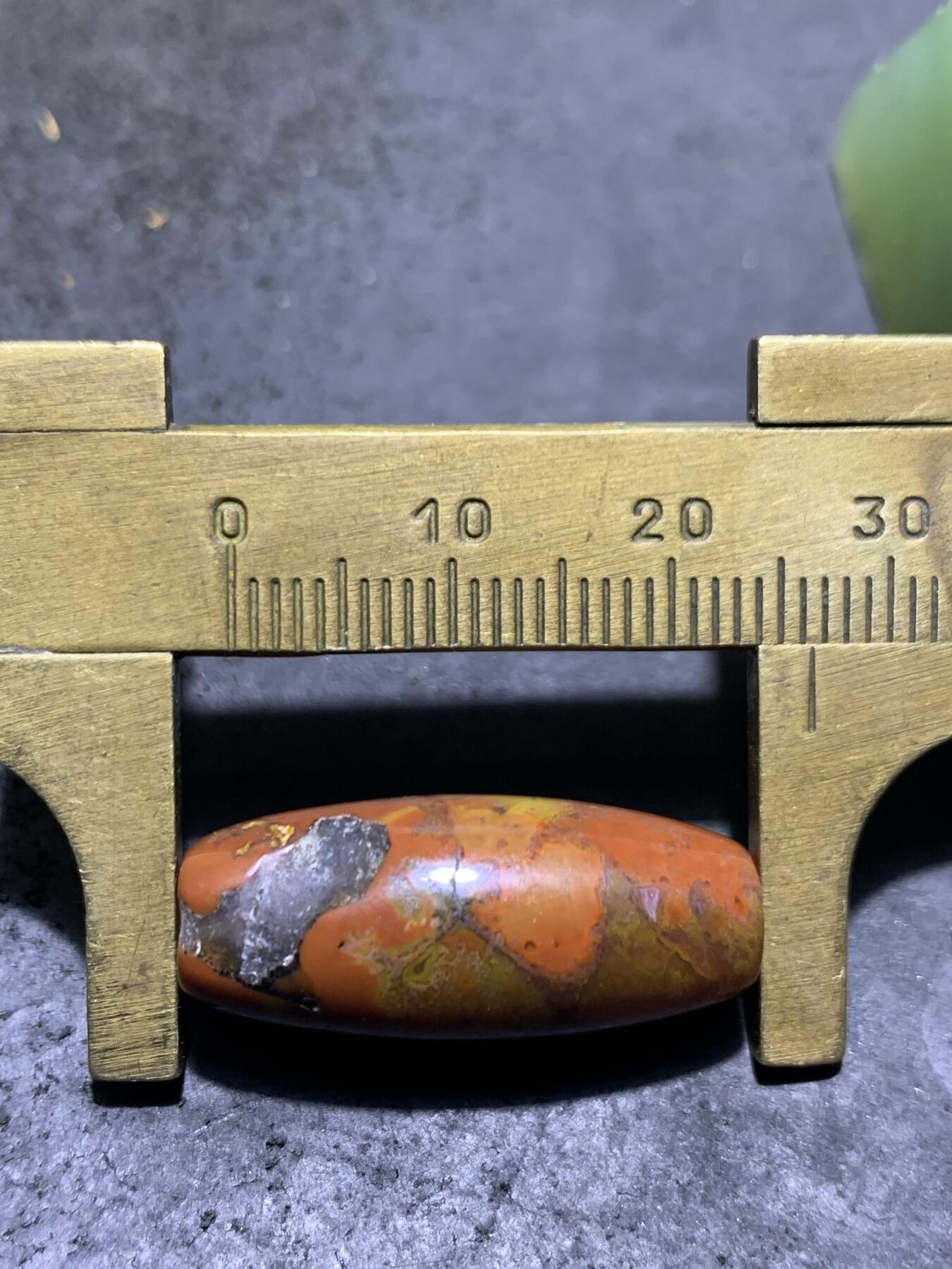 放福利！原皮战国红玛瑙通货随形桶珠一个