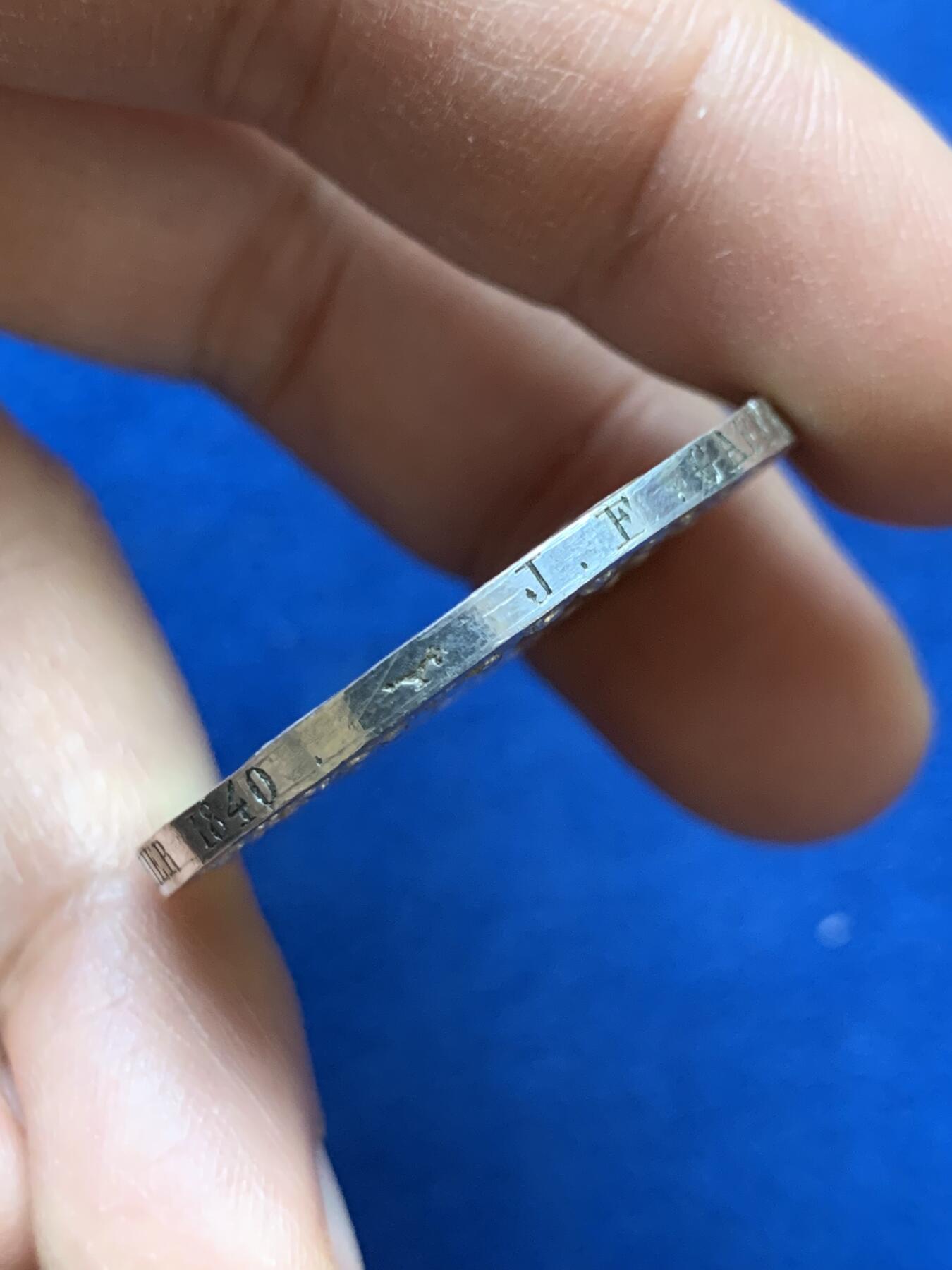 《竞宝斋》第445场 周日，周一，2场连拍 （全场包邮） 法国银质婚章 1840 神灯边铭 21.15克 36mm 边铭周圈刻字 背面花体字漂亮