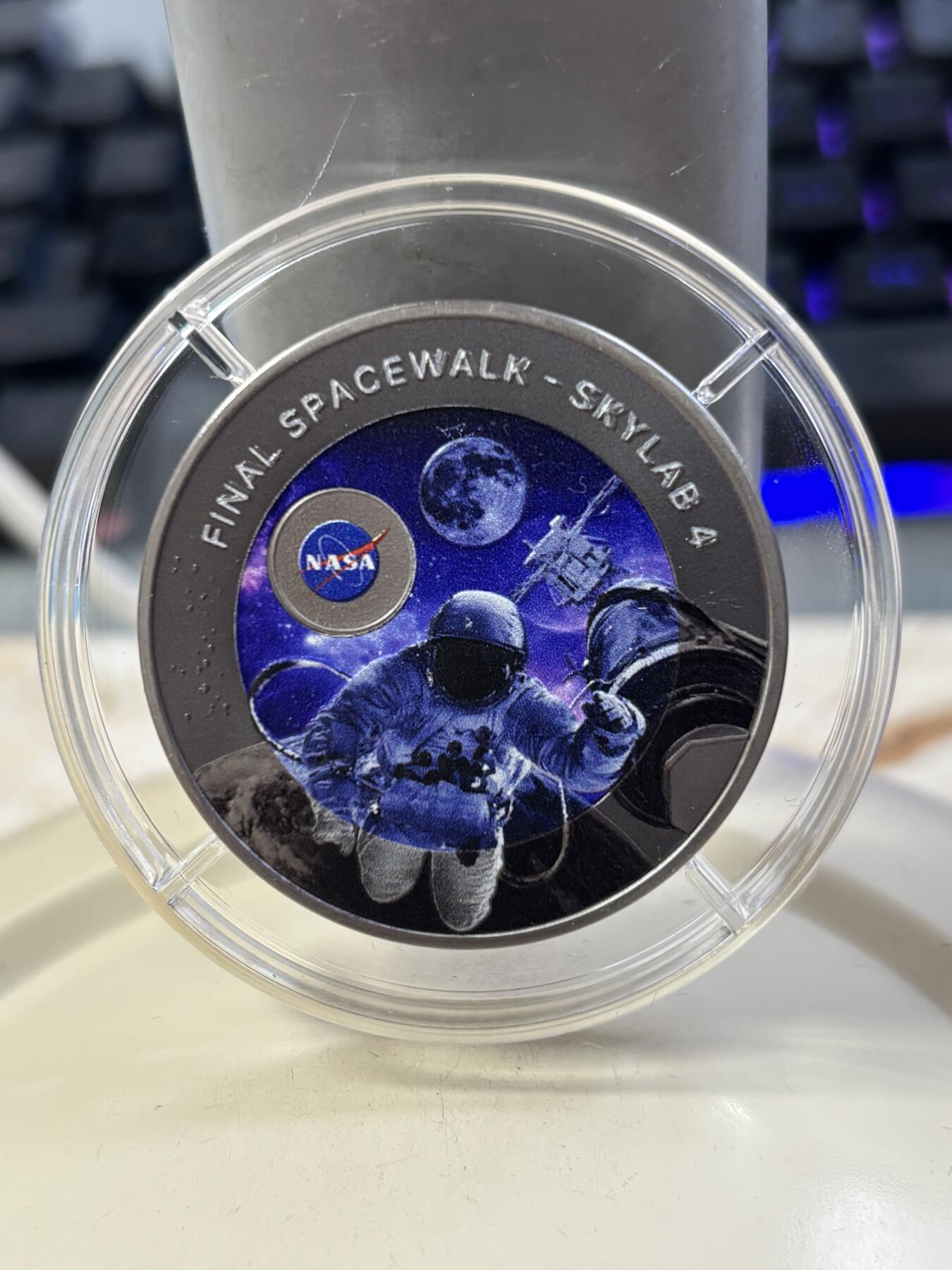 第185期拍卖 加纳2024年航天系列太空漫步钛金属彩色纪念币,发行1500枚