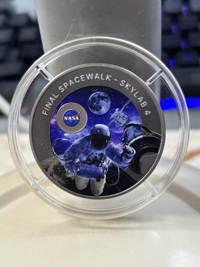 第185期拍卖 - 加纳2024年航天系列太空漫步钛金属彩色纪念币,发行1500枚