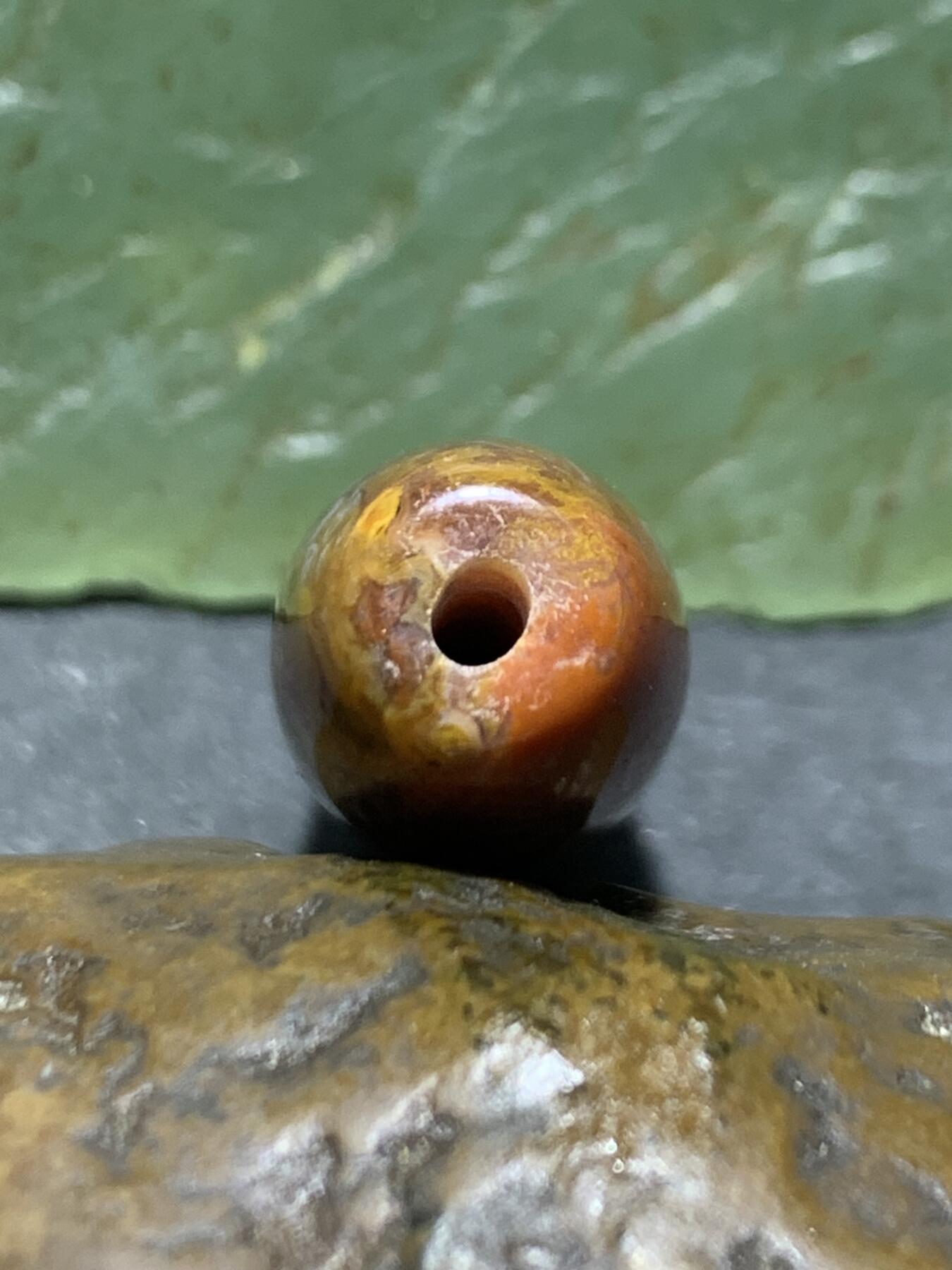 放福利！原皮战国红玛瑙通货随形桶珠一个