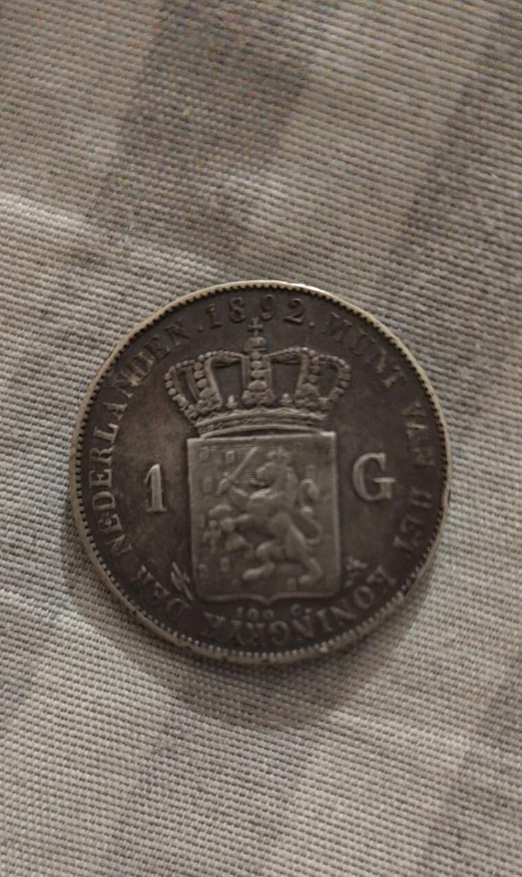 1892年荷兰威廉敏娜1盾银币，老包浆味道好，人脸细节完整