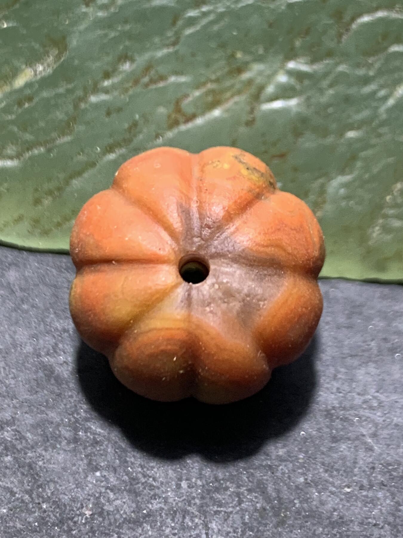 精美亚光冰飘战国红玛瑙手工雕刻瓜珠一颗！