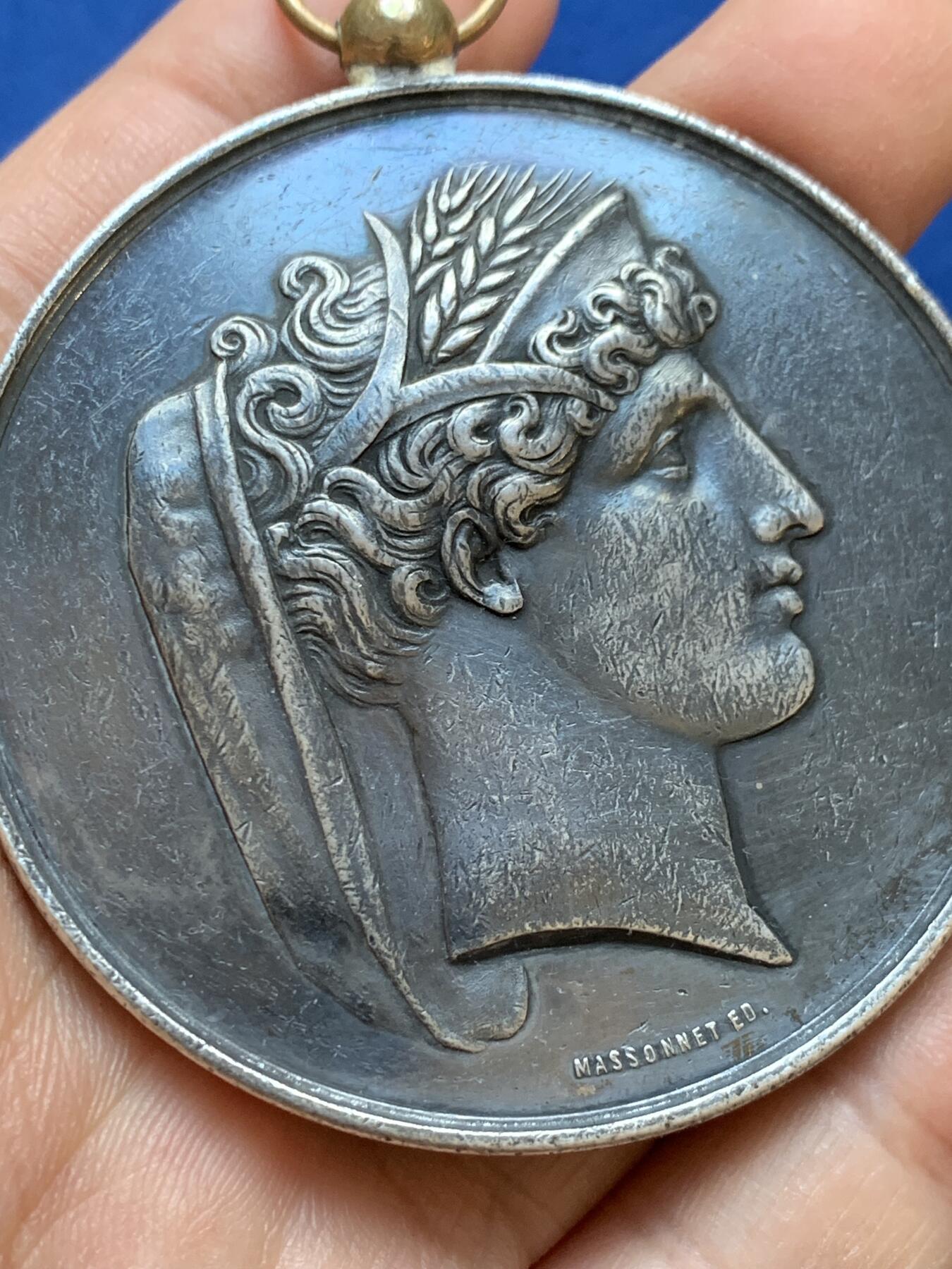 《竞宝斋》第445场 周日，周一，2场连拍 （全场包邮） 法国1880年消防比赛大银章 光边 带环重约87.9克 57.5mm 吊环部分像是铜质后焊接