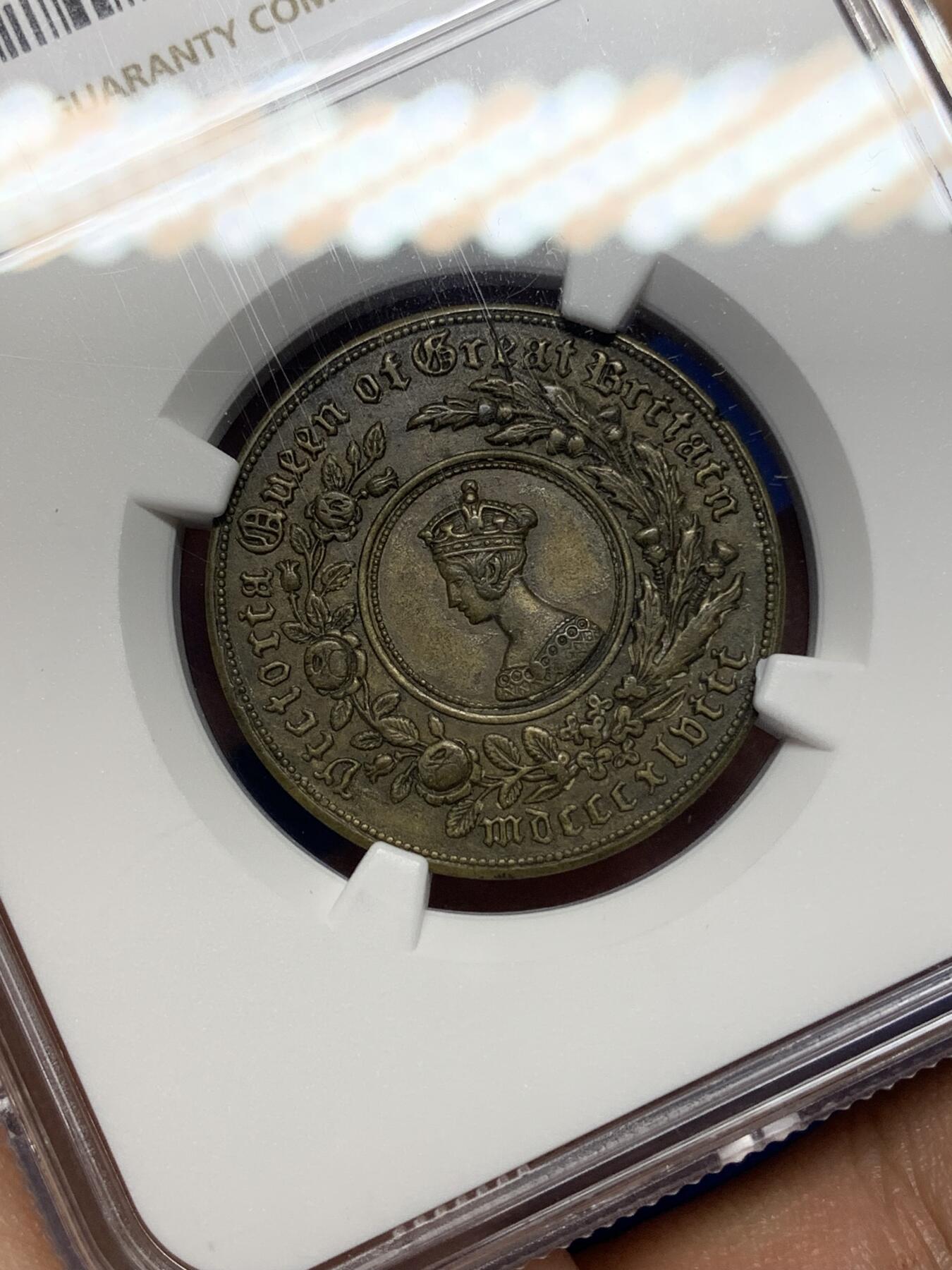 《竞宝斋》第445场 周日，周一，2场连拍 （全场包邮） NGC AUD 英国 1848年 双色克朗 少见X-23型 无签字 + 铜制外圈版 国内罕见 细节见图