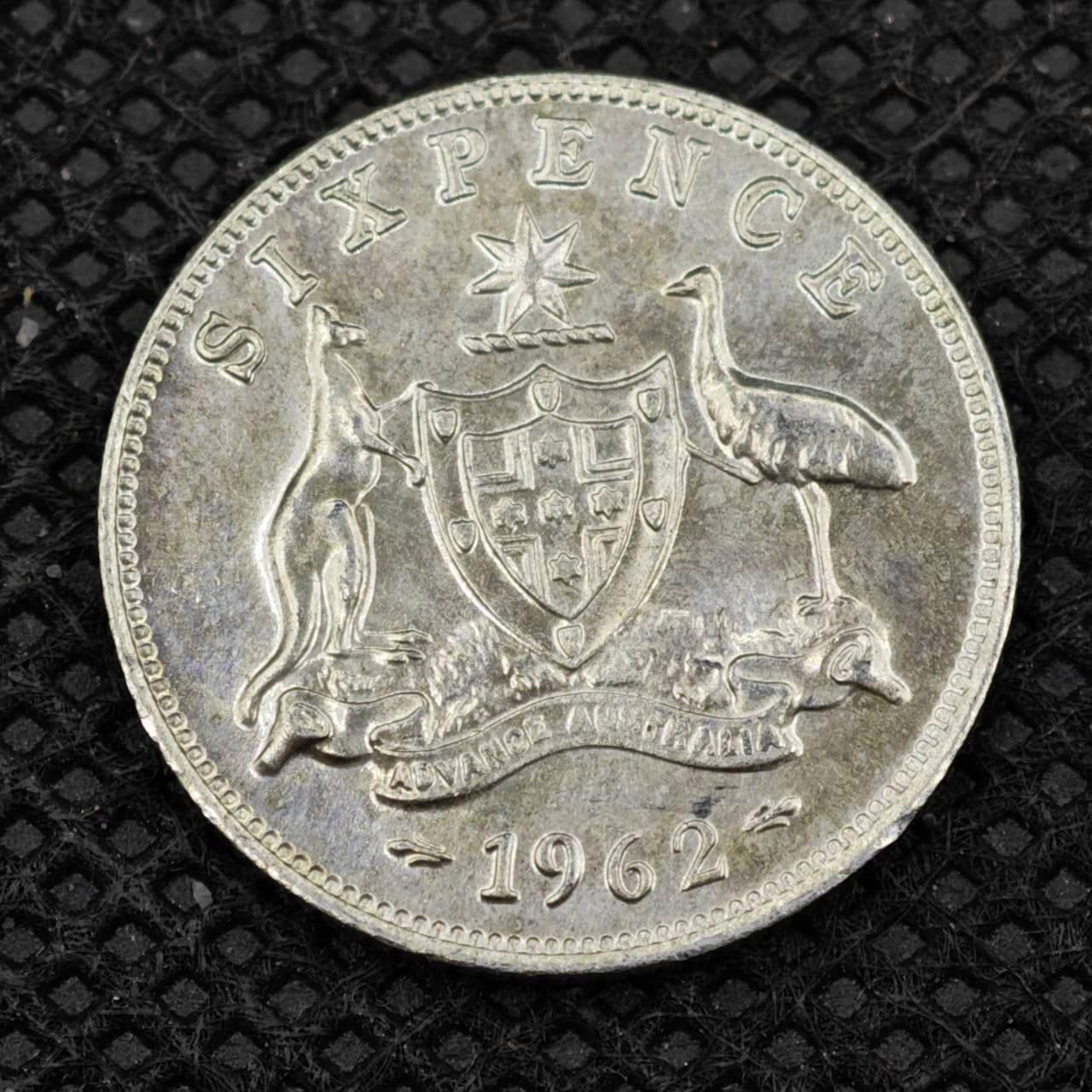 【淘币小摊】限时拍第八百二十四拍  小银币场  满百包邮可预留两周  周一统一发货        澳大利亚1962年伊丽莎白二世6便士银币