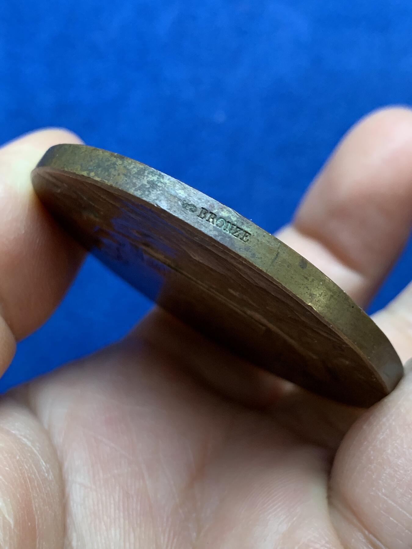 《竞宝斋》第445场 周日，周一，2场连拍 （全场包邮） 法国1898年游艇俱乐部纪念铜章，由雕刻家F. Vernon创作，64.75克，50mm，丰饶角铜标。