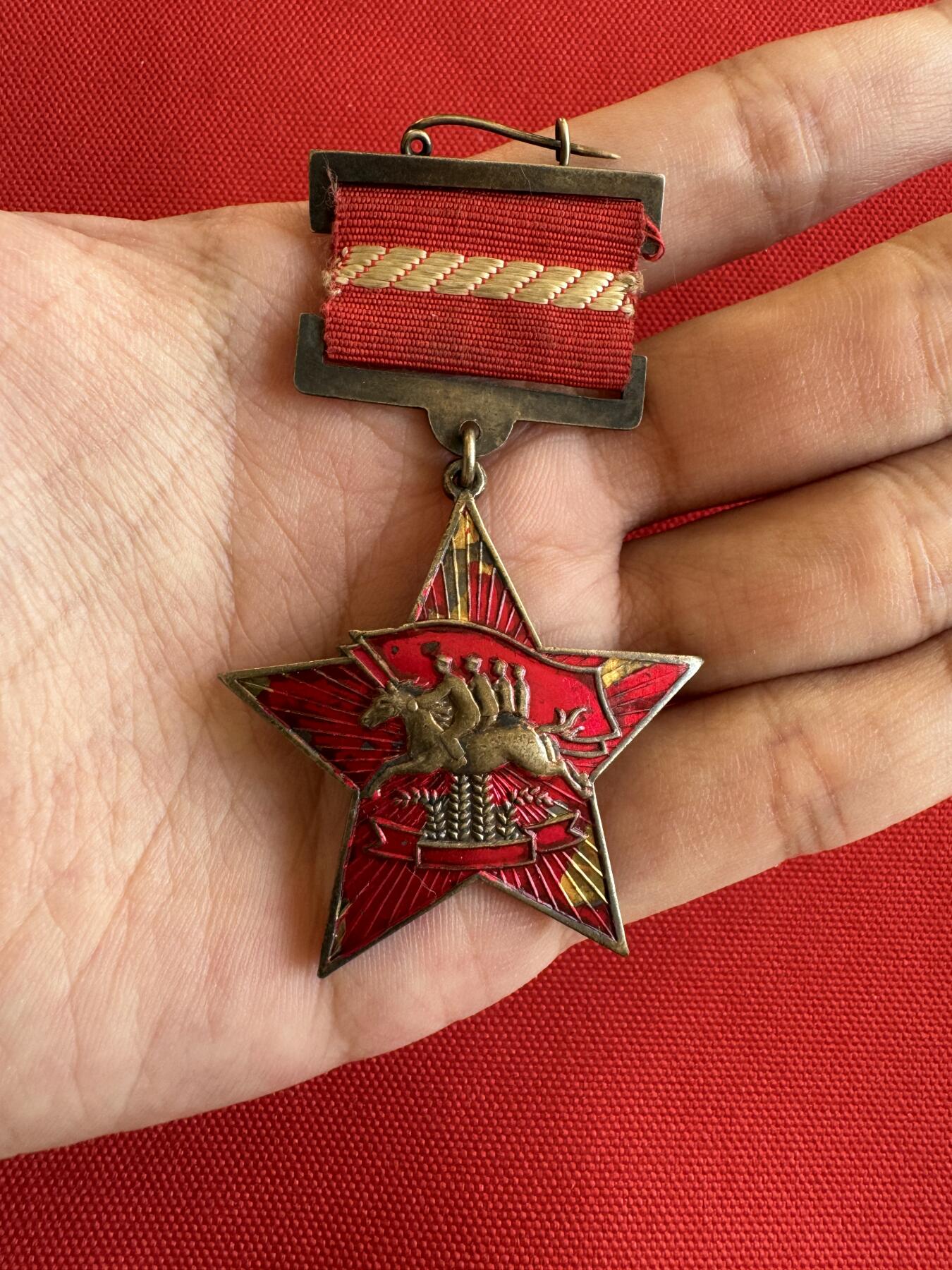 五哥徽章群   9号周二晚上八点4群联拍 银章