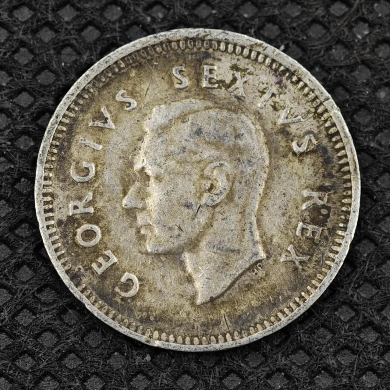 【淘币小摊】限时拍第八百二十四拍  小银币场  满百包邮可预留两周  周一统一发货    南非1948年乔治六世3便士银币