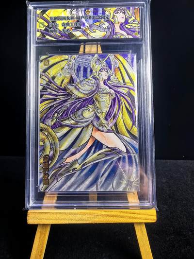 无佣金 不寄存 不收拍 链接少 我只是一个小小的卡牌收藏玩家   需要多宫大佬请私聊 部分卡牌设有底价（不想玩的那么累，即使有底价也会比市场价便宜的多，懂的自然懂） 拒绝小号抬价 大家放心拍 所有拍品部分套有卡膜 部分卡牌多宫 自制卡牌 不包厂瑕 放大镜 品控 勿拍 流拍商品会循环 感谢大家支持 留个关注 不定时上新 谢谢 - 奇点卡牌 原创 雅典娜粗闪卡砖