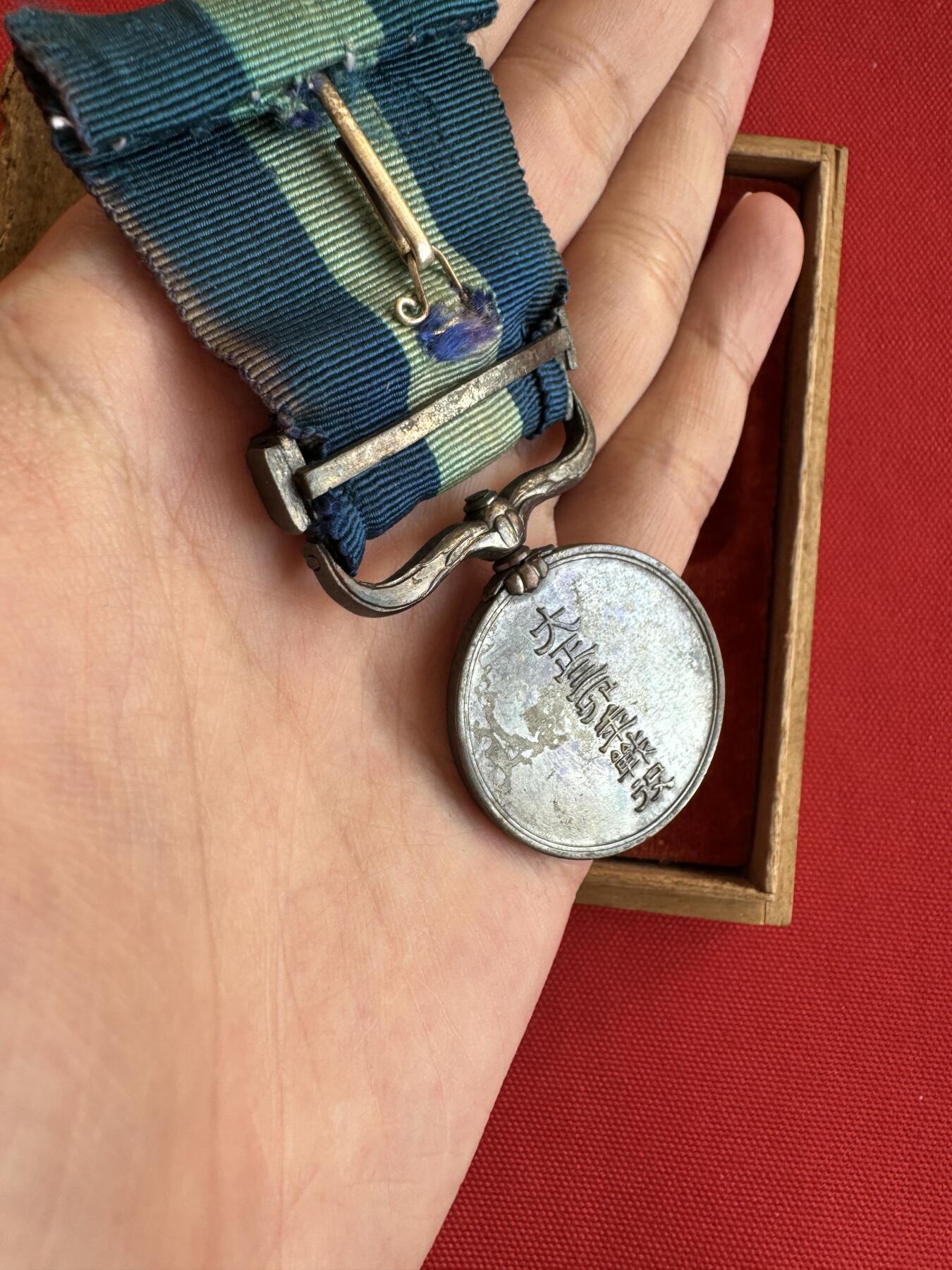 五哥徽章群   9号周二晚上八点4群联拍 日本铜章