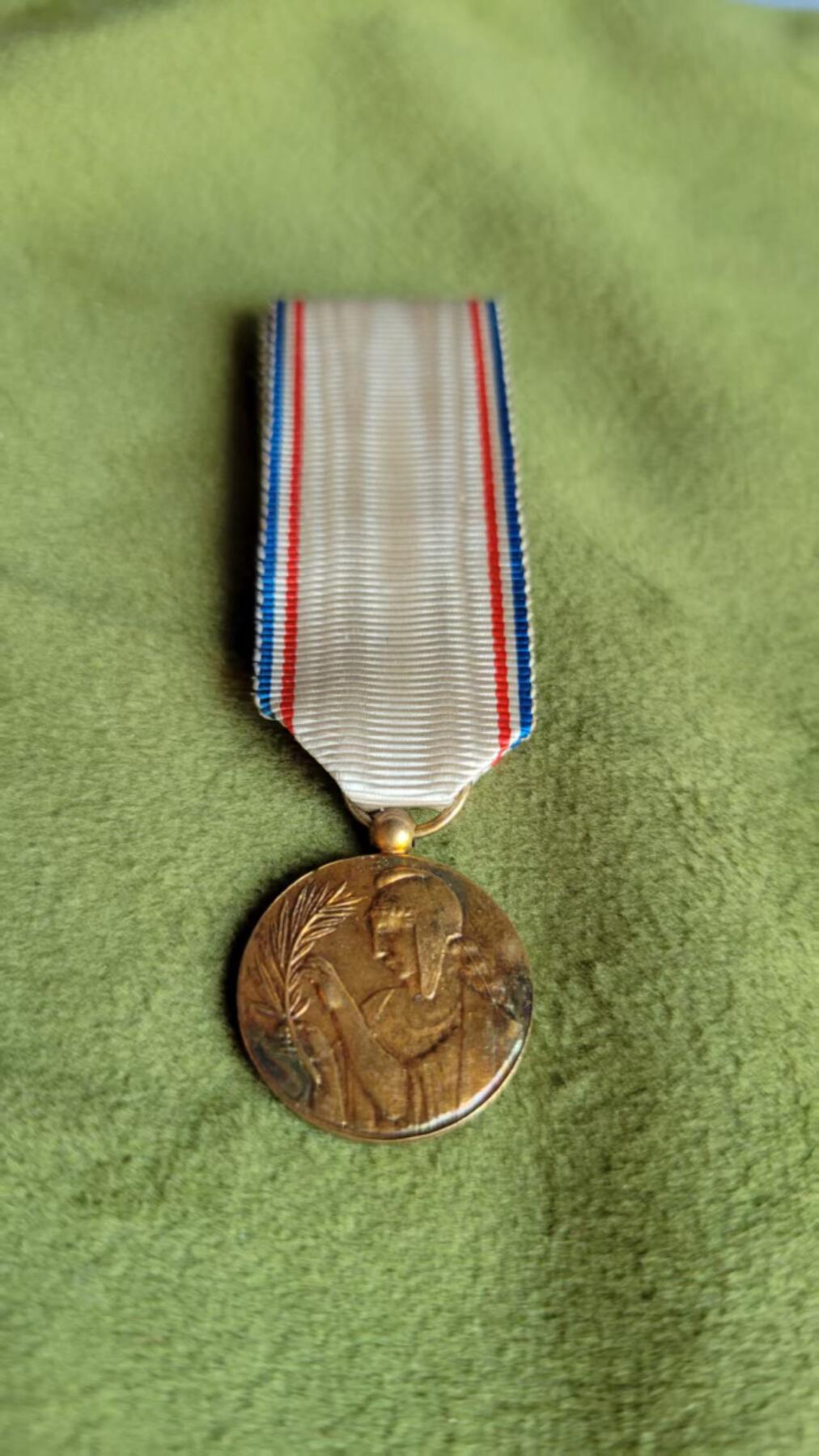 嘉宝良覃世界勋赏第18期拍卖 法国社会福利奖章迷你章