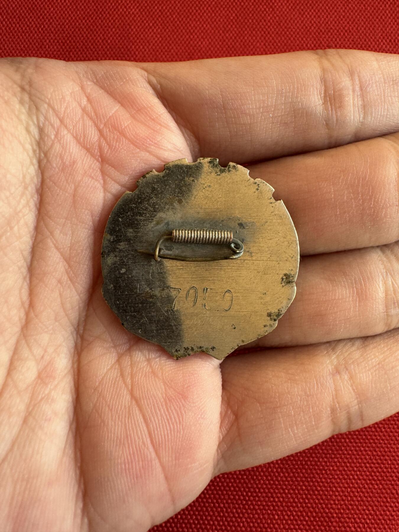 五哥徽章群   9号周二晚上八点4群联拍 铜章