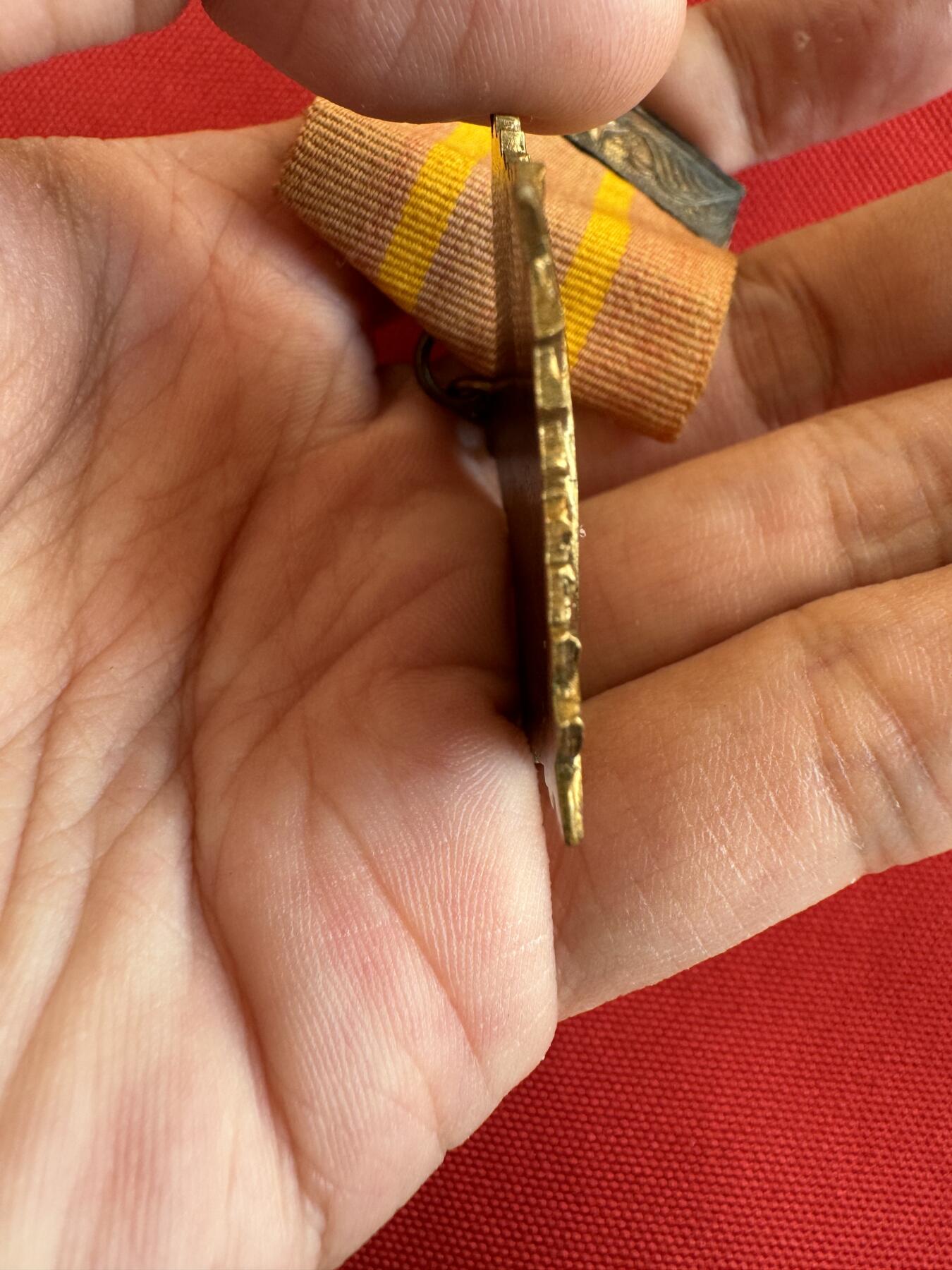 五哥徽章群   9号周二晚上八点4群联拍 铜章