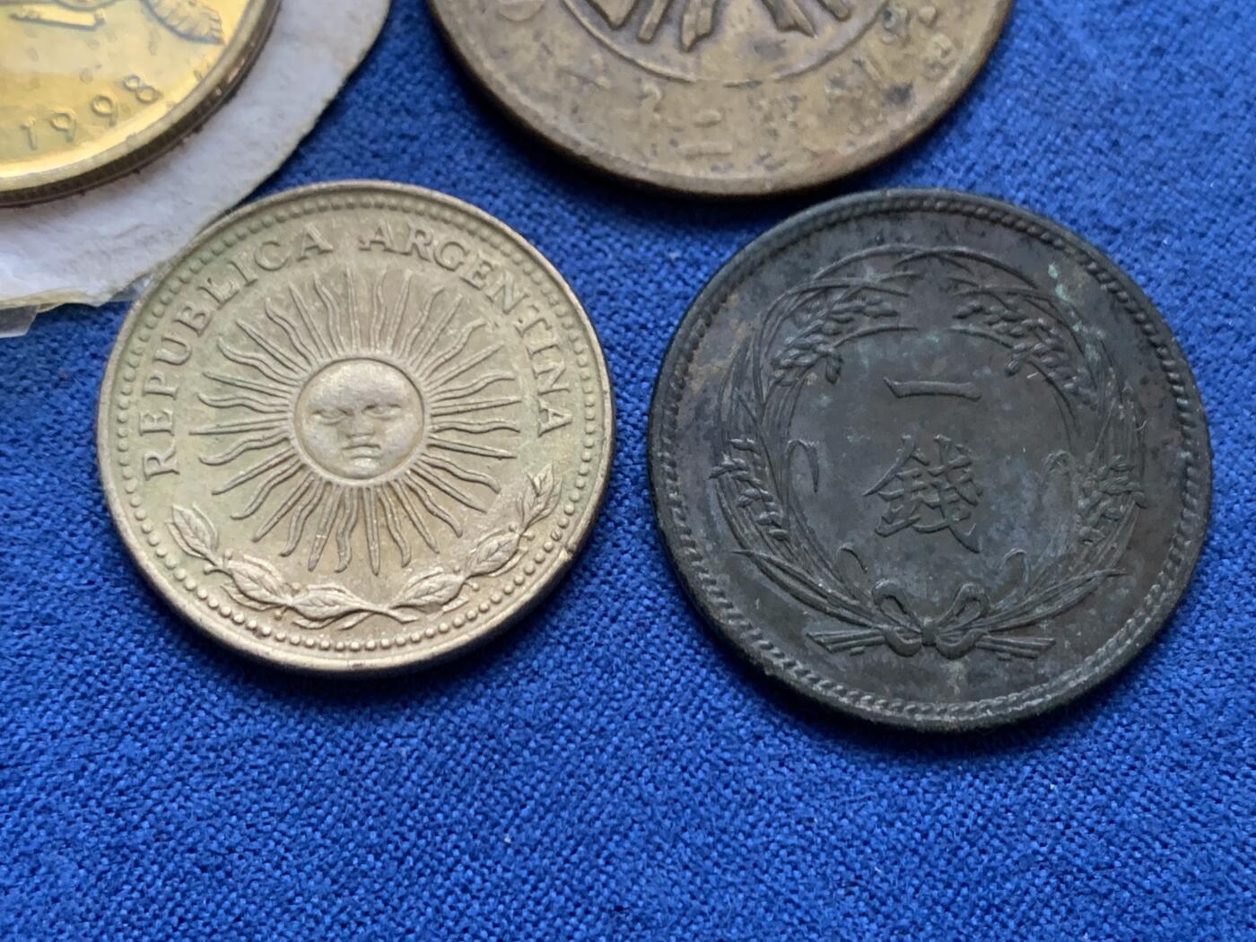 《竞宝斋》第445场 周日，周一，2场连拍 （全场包邮） 五枚一组 纪念币章 细节见图