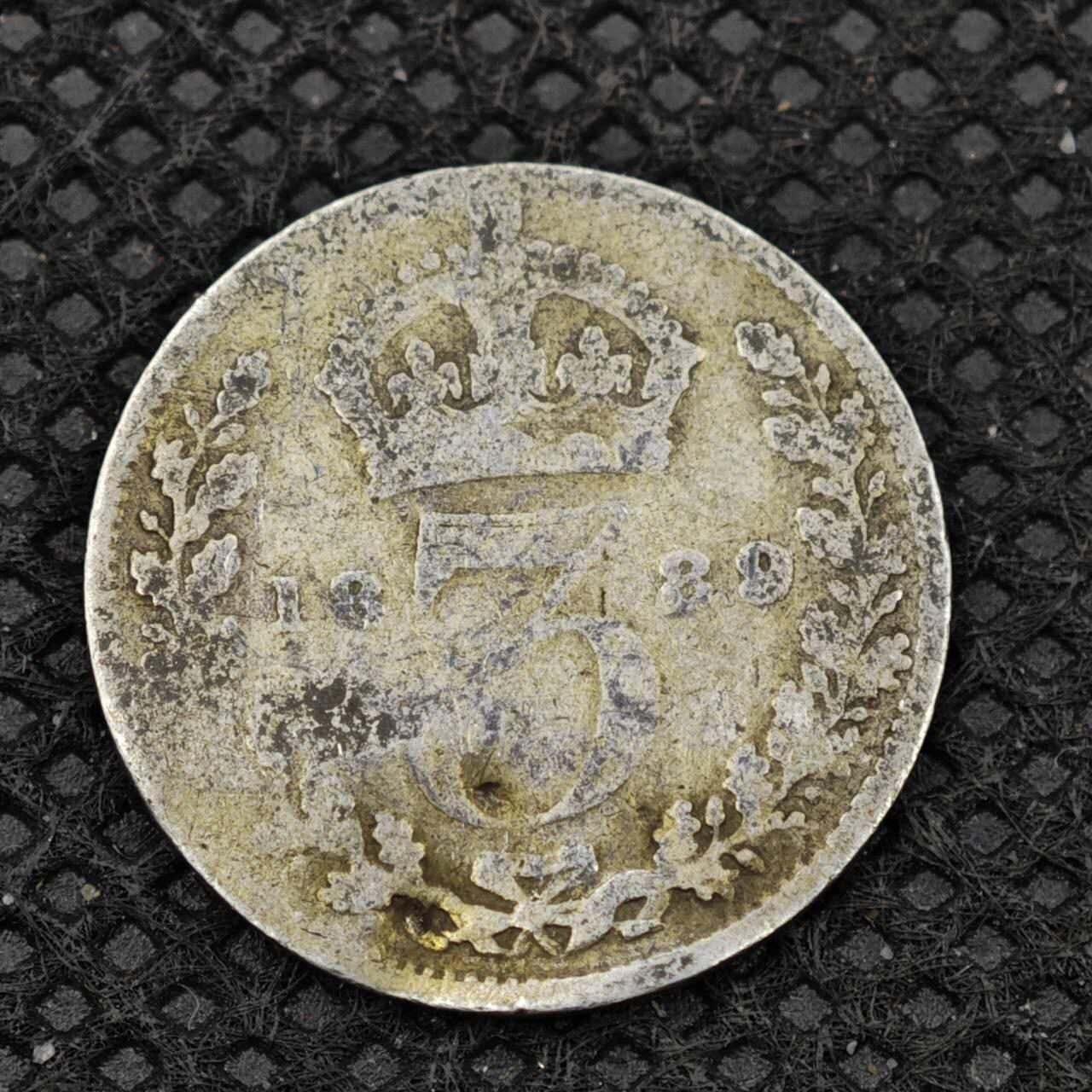 【淘币小摊】限时拍第八百二十四拍  小银币场  满百包邮可预留两周  周一统一发货     英国1889年维多利亚3便士银币