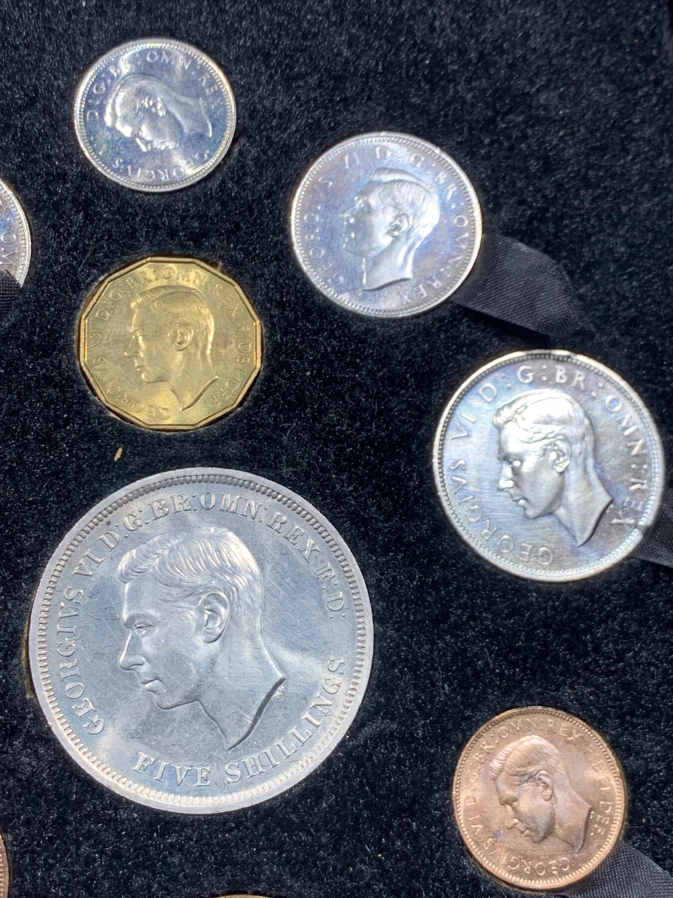 《竞宝斋》第445场 周日，周一，2场连拍 （全场包邮） 英国1951年乔治六世套币，少见原盒装，发行量2万套，细节见图。