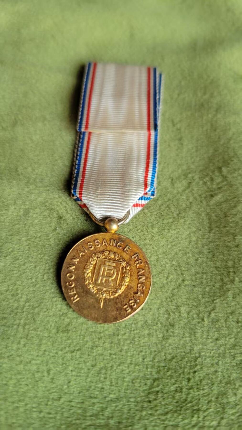 嘉宝良覃世界勋赏第18期拍卖 法国社会福利奖章迷你章